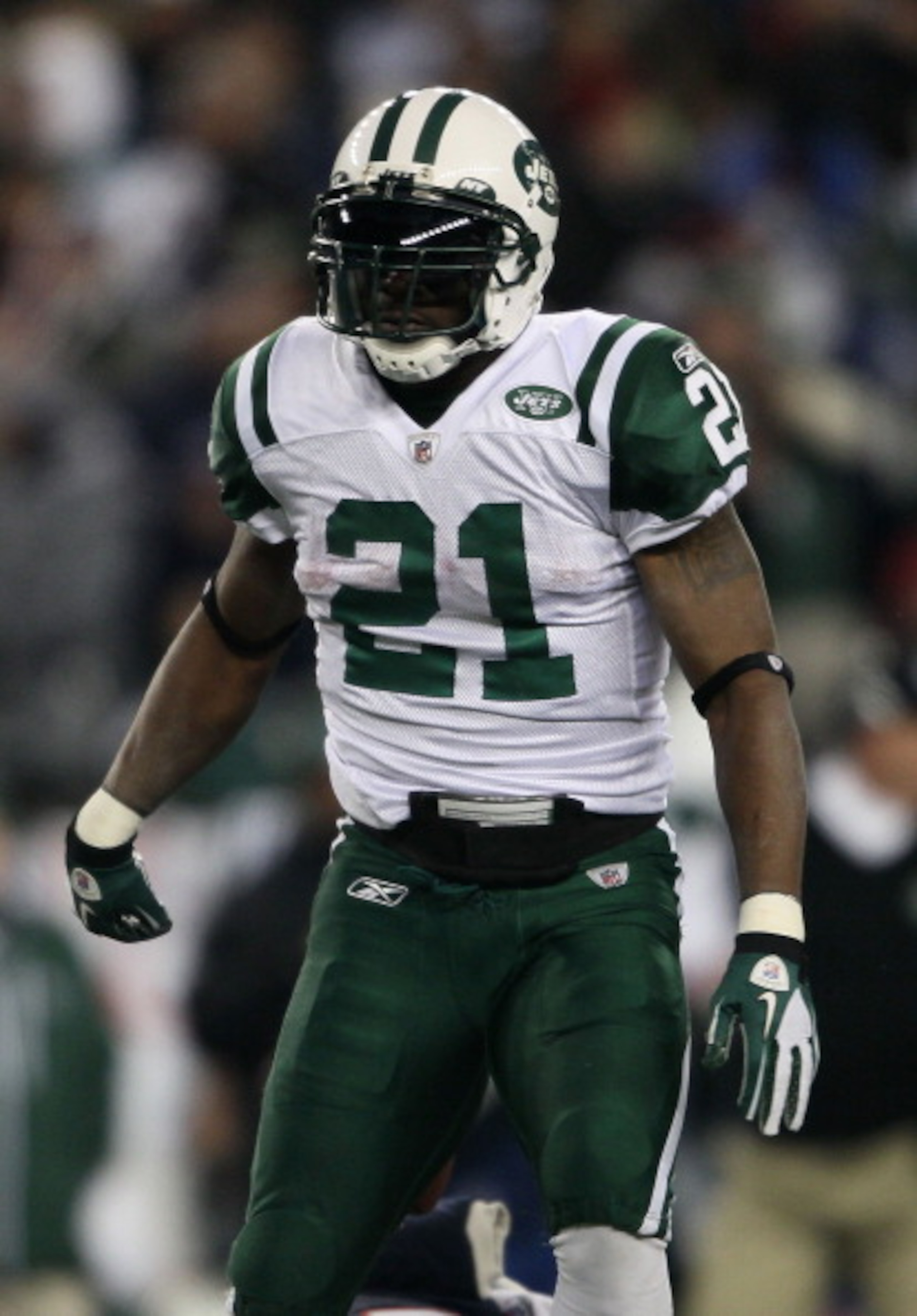 FOXBORO, MA - JANUARY 16: Running back LaDainian Tomlinson #21 of the New York Jets reacts after a play against the New England Patriots during their 2011 AFC divisional playoff game at Gillette Stadium on January 16, 2011 in Foxboro, Massachusetts. (Ph FOXBORO, MA - JANUARY 16: Running back LaDainian Tomlinson #21 of the New York Jets reacts after a play against the New England Patriots during their 2011 AFC divisional playoff game at Gillette Stadium on January 16, 2011 in Foxboro, Massachusetts. (Ph