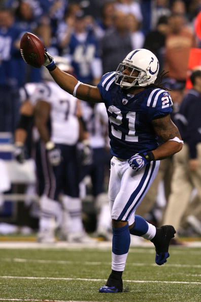 INDIANAPOLIS - NOVEMBER 02: Bob Sanders #21 of the Indianapolis Colts celebrates after he intercepted a pass in the fourth quarter against the New England Patriots at Lucas Oil Stadium on November 2, 2008 in Indianapolis, Indiana. (Photo by Andy Lyons/ INDIANAPOLIS - NOVEMBER 02: Bob Sanders #21 of the Indianapolis Colts celebrates after he intercepted a pass in the fourth quarter against the New England Patriots at Lucas Oil Stadium on November 2, 2008 in Indianapolis, Indiana. (Photo by Andy Lyons/