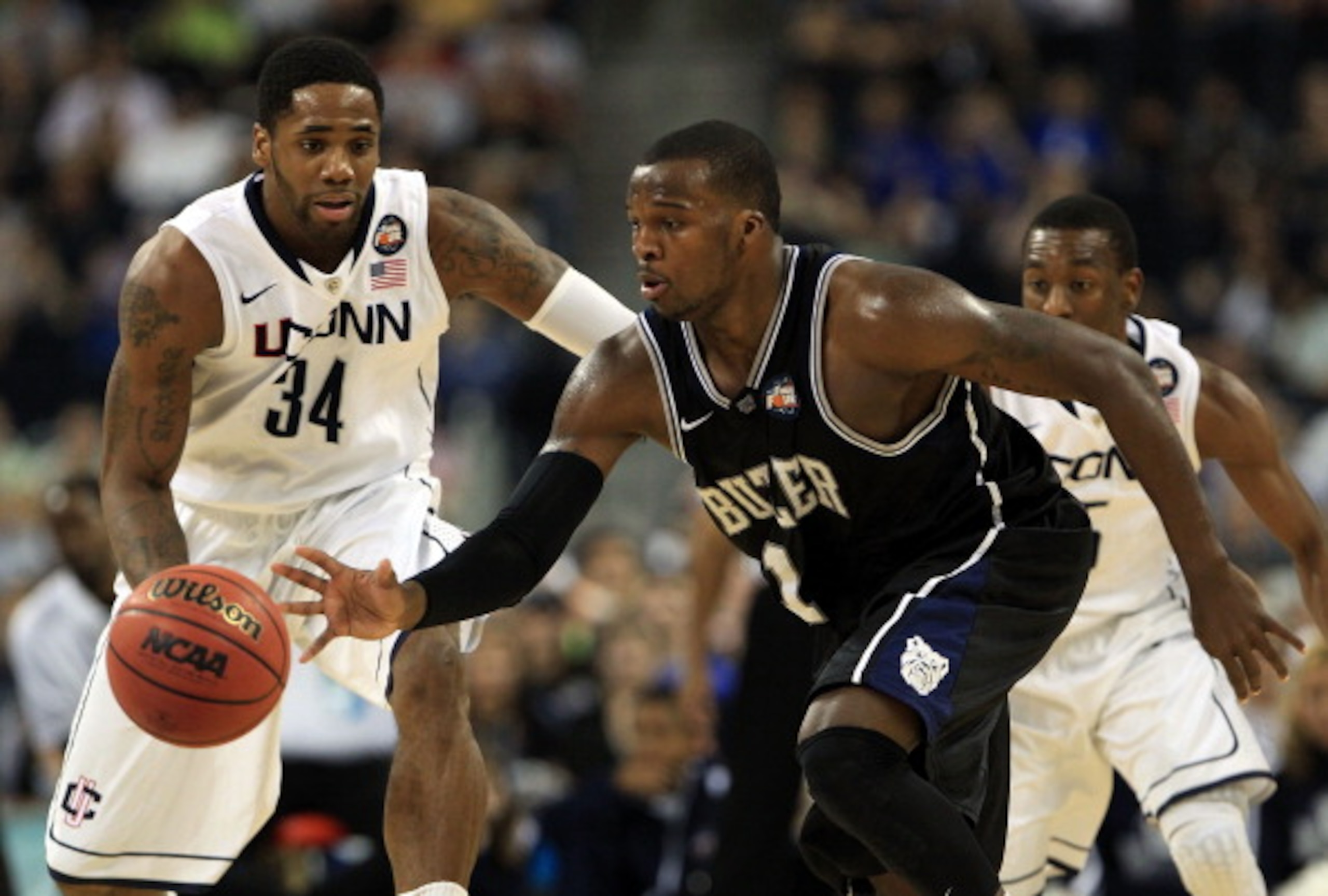 HOUSTON, TX - APRIL 04: Shelvin Mack #1 of the Butler Bulldogs handles the ball against the Connecticut Huskies during the National Championship Game of the 2011 NCAA Division I Men's Basketball Tournament at Reliant Stadium on April 4, 2011 in Houston, HOUSTON, TX - APRIL 04: Shelvin Mack #1 of the Butler Bulldogs handles the ball against the Connecticut Huskies during the National Championship Game of the 2011 NCAA Division I Men's Basketball Tournament at Reliant Stadium on April 4, 2011 in Houston,