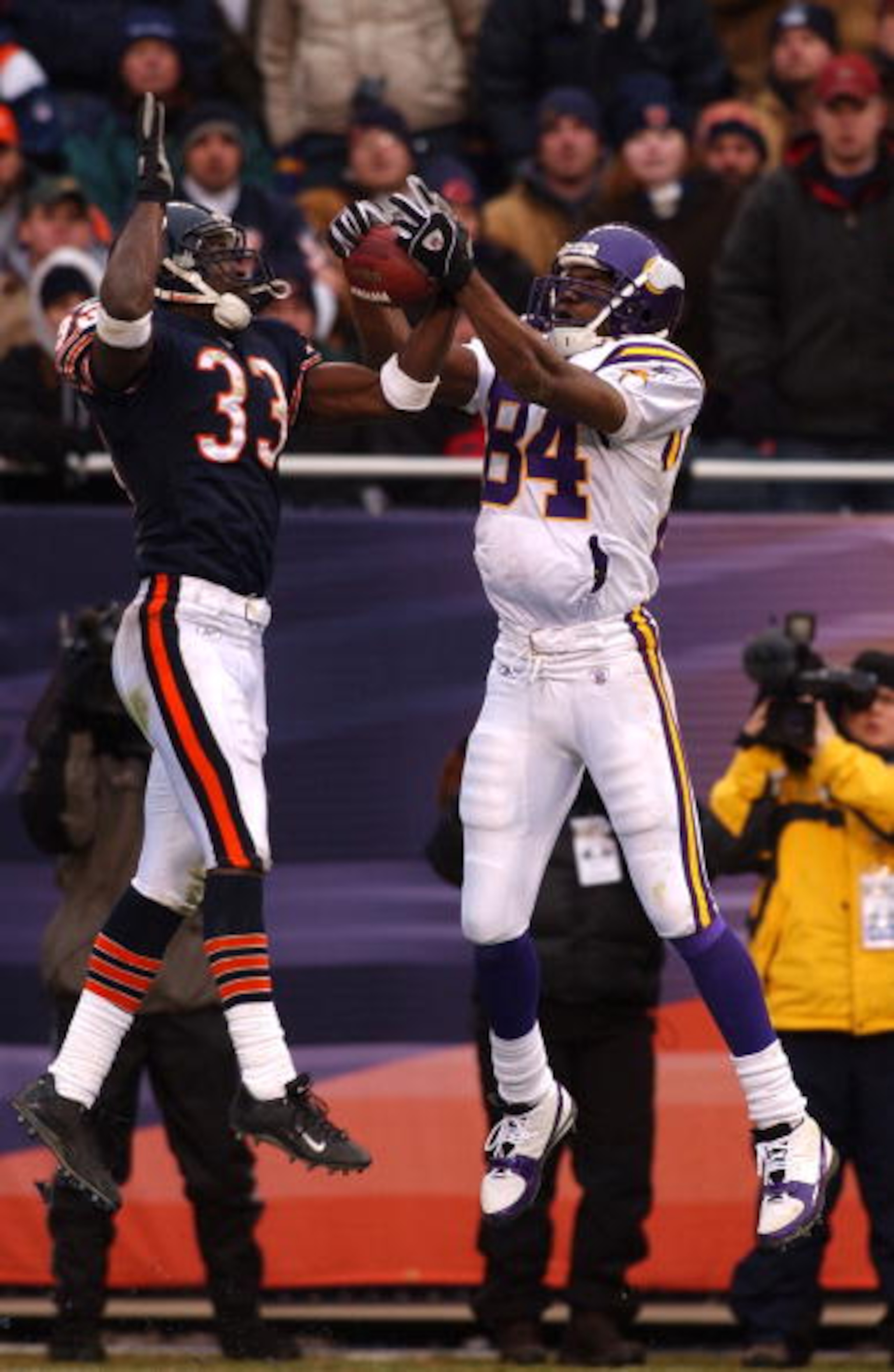 CHICAGO - DECEMBER 14: Cornerback Charles Tillman #33 of the Chicago Bears takes the ball away from receiver Randy Moss #84 of the Minnesota Vikings on a pass in the end zone during a game on December 14, 2003 at Soldier Field in Chicago, Illinois. The Be CHICAGO - DECEMBER 14: Cornerback Charles Tillman #33 of the Chicago Bears takes the ball away from receiver Randy Moss #84 of the Minnesota Vikings on a pass in the end zone during a game on December 14, 2003 at Soldier Field in Chicago, Illinois. The Be