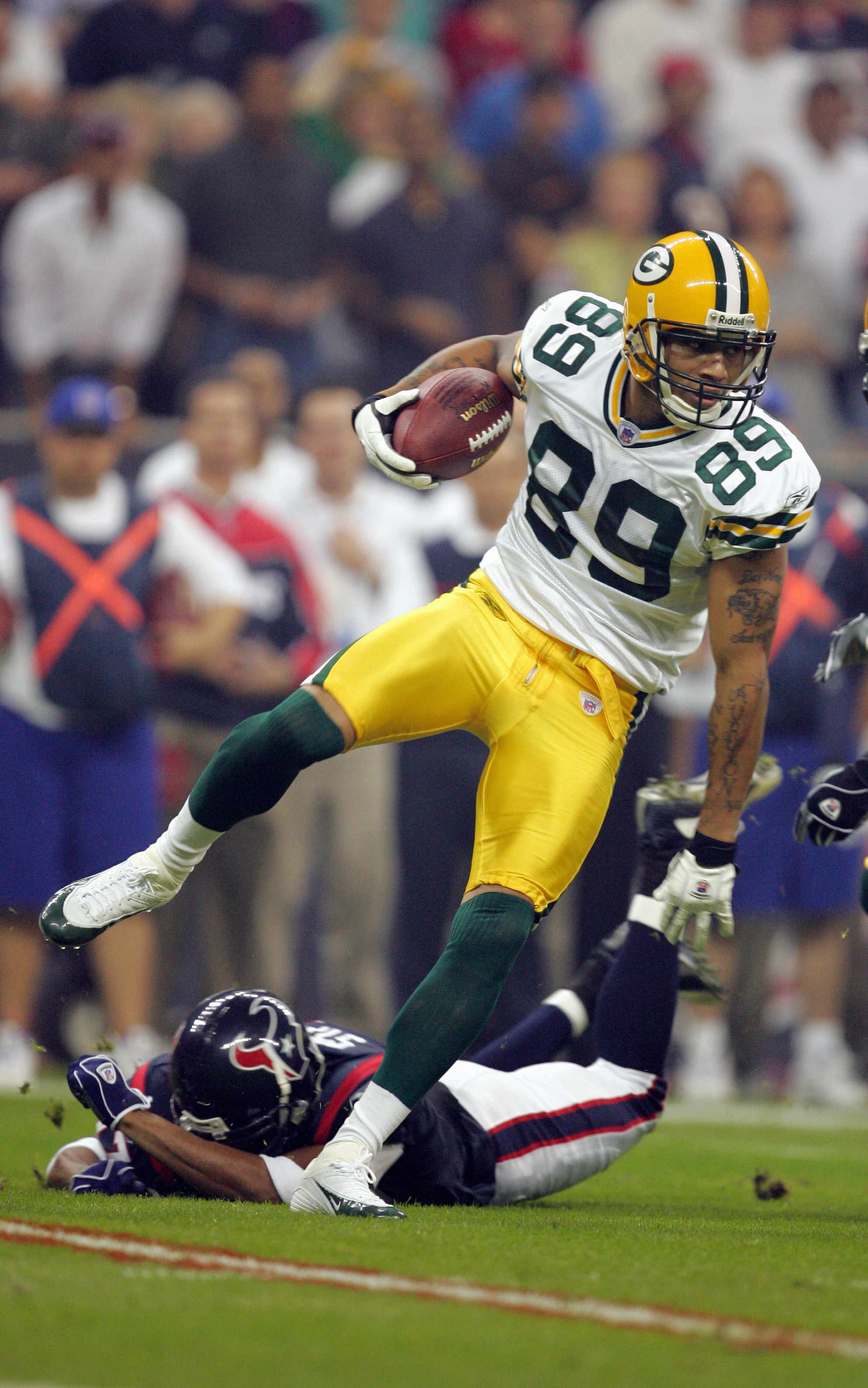 Green Bay Packers wide receiver Robert Ferguson (89) looks back as