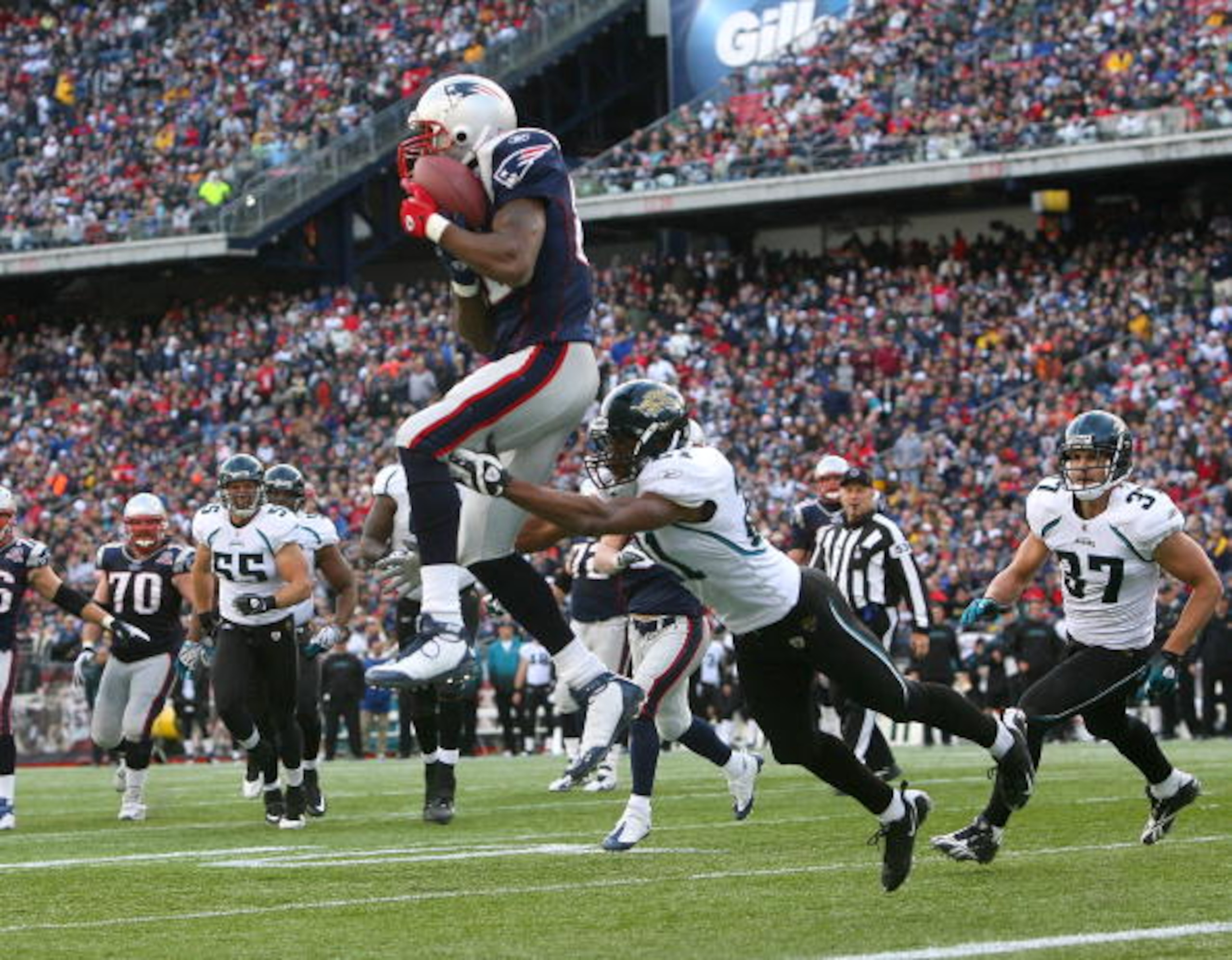 FOXBORO, MA - DECEMBER 27: Randy Moss #81 of the New England Patriots catches his third touchdown pass of the day against the Jacksonville Jaguars in the fourth quarter at Gillette Stadium on December 27, 2009 in Foxboro, Massachusetts. (Photo by Jim Roga FOXBORO, MA - DECEMBER 27: Randy Moss #81 of the New England Patriots catches his third touchdown pass of the day against the Jacksonville Jaguars in the fourth quarter at Gillette Stadium on December 27, 2009 in Foxboro, Massachusetts. (Photo by Jim Roga