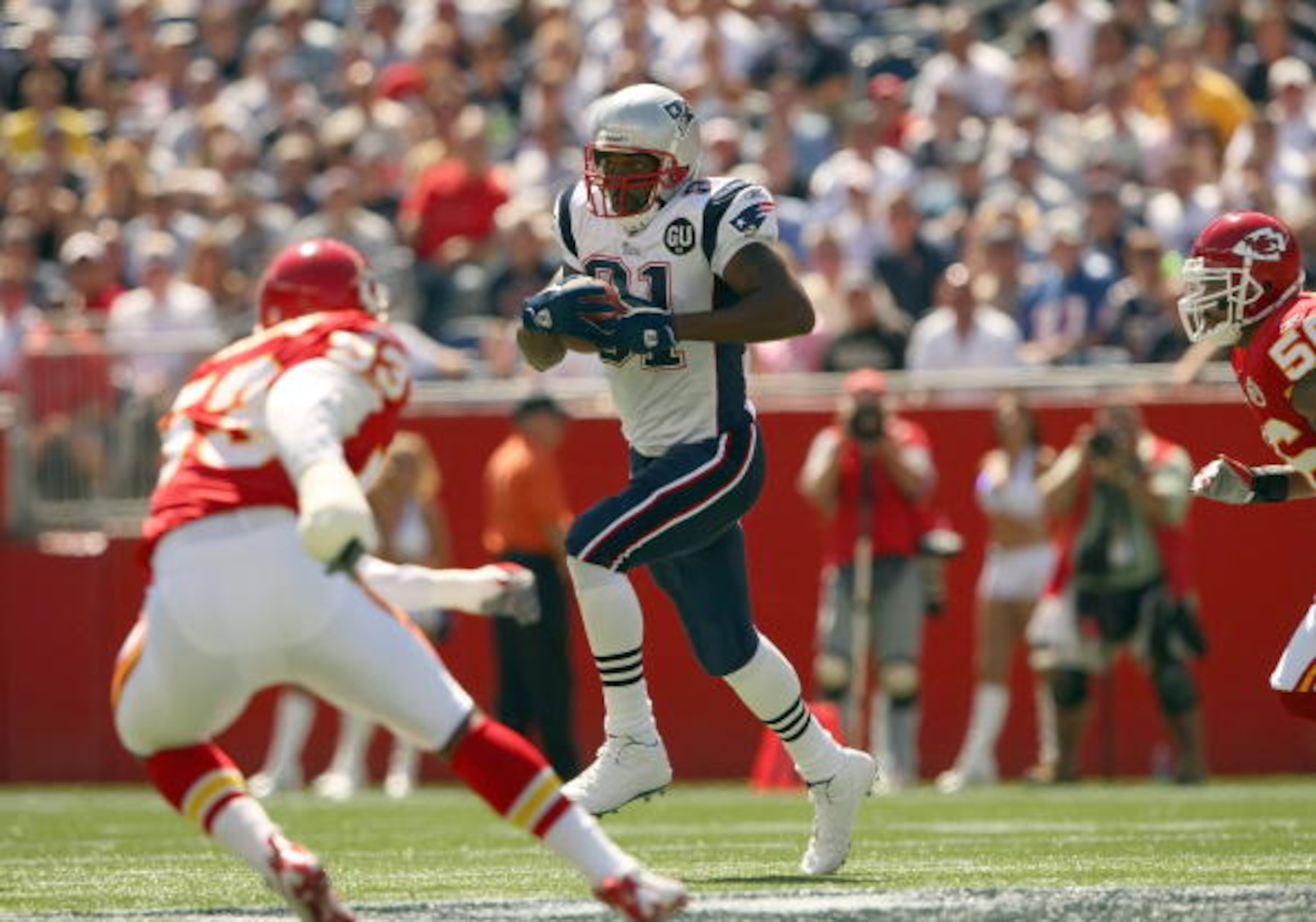 FOXBORO, MA - SEPTEMBER 7: Wide receiver Randy Moss #81 of the New England Patriots during their NFL game against the Kansas City Chiefs on September 7, 2008 at Gillette Stadium in Foxboro, Massachusetts. The Patriots defeated the Chiefs 17-10. (Photo by FOXBORO, MA - SEPTEMBER 7: Wide receiver Randy Moss #81 of the New England Patriots during their NFL game against the Kansas City Chiefs on September 7, 2008 at Gillette Stadium in Foxboro, Massachusetts. The Patriots defeated the Chiefs 17-10. (Photo by