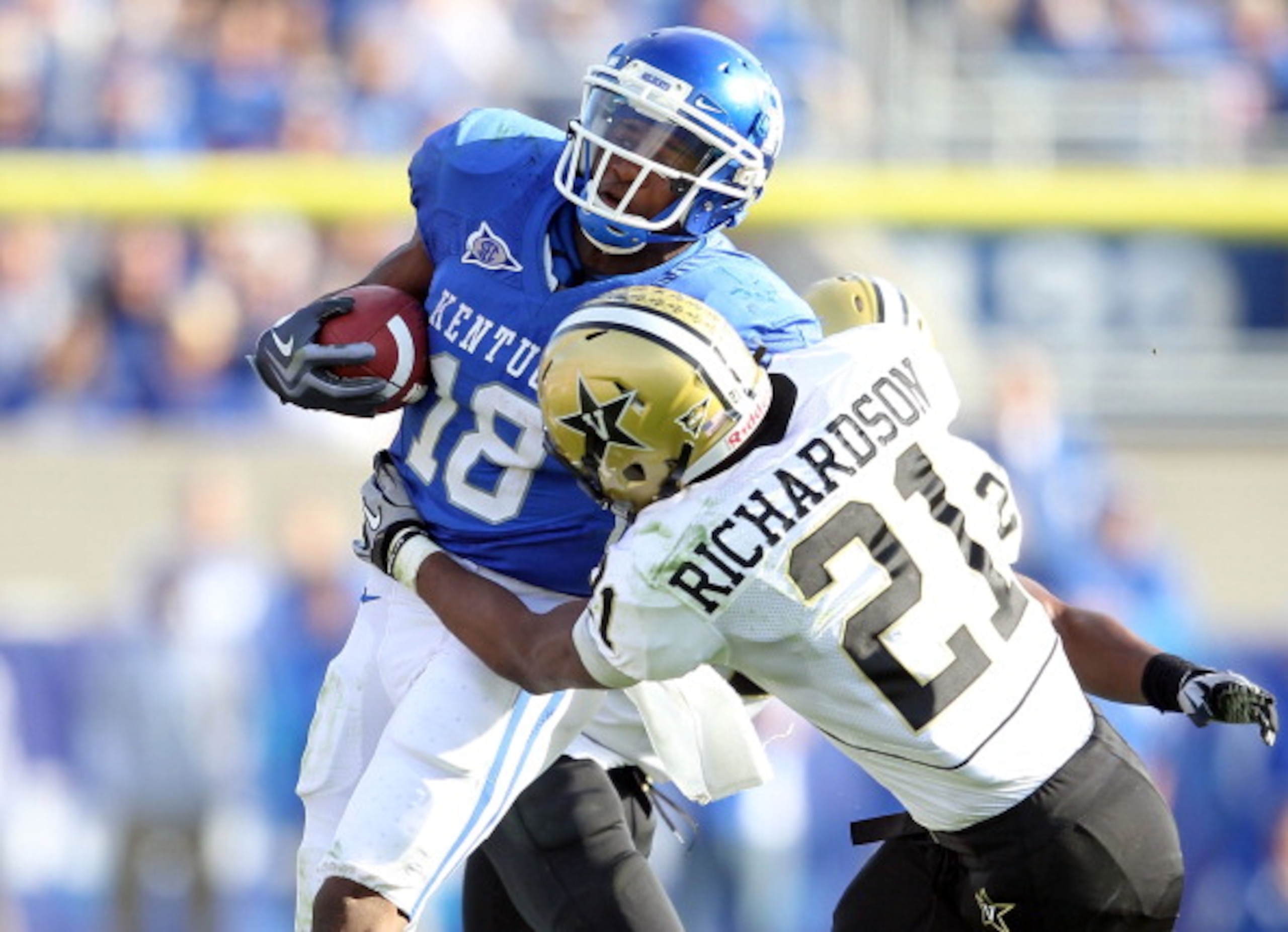 LEXINGTON, KY - NOVEMBER 13:  Randall Cobb #18 of the Kentucky Wildcats runs with the ball while defended by Sean Richardson #21 of the Vanderbilt Commodores during the game at Commonwealth Stadium on November 13, 2010 in Lexington, Kentucky. Kentucky won