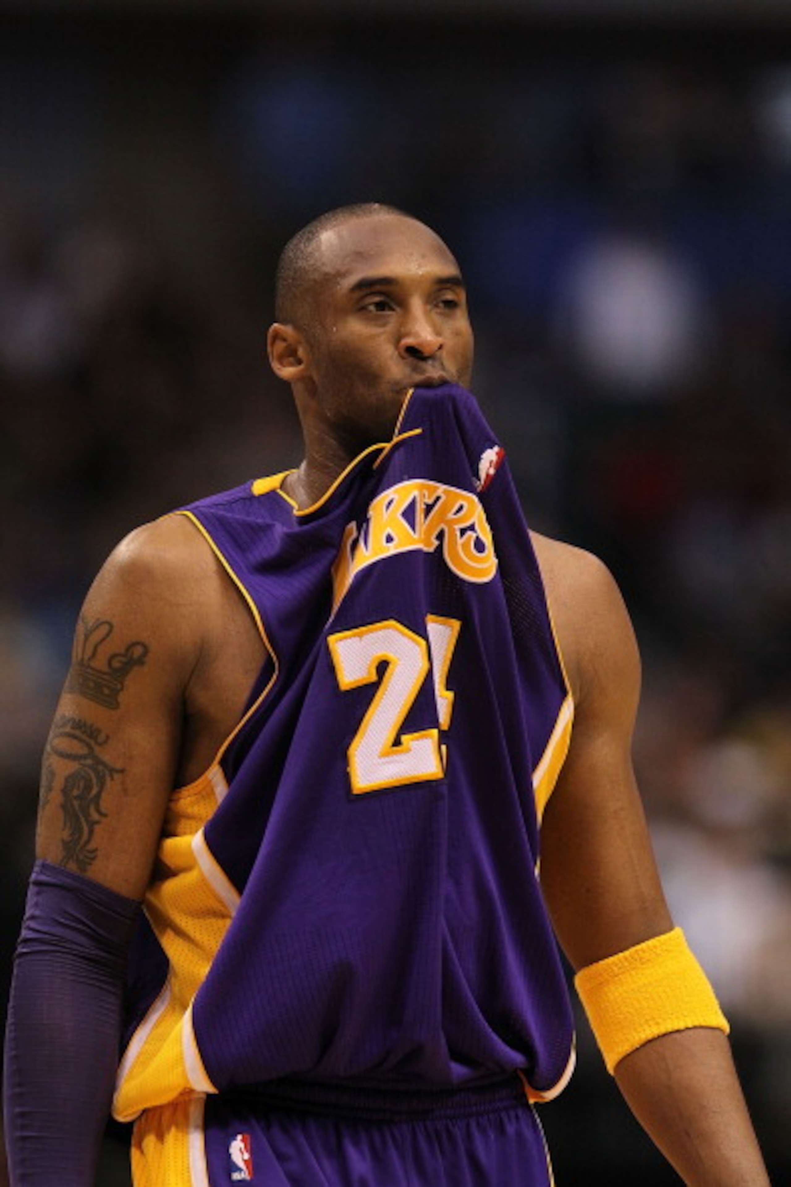 DALLAS, TX - MARCH 12: Guard Kobe Bryant #24 of the Los Angeles Lakers at American Airlines Center on March 12, 2011 in Dallas, Texas. NOTE TO USER: User expressly acknowledges and agrees that, by downloading and or using this photograph, User is consen DALLAS, TX - MARCH 12: Guard Kobe Bryant #24 of the Los Angeles Lakers at American Airlines Center on March 12, 2011 in Dallas, Texas. NOTE TO USER: User expressly acknowledges and agrees that, by downloading and or using this photograph, User is consen