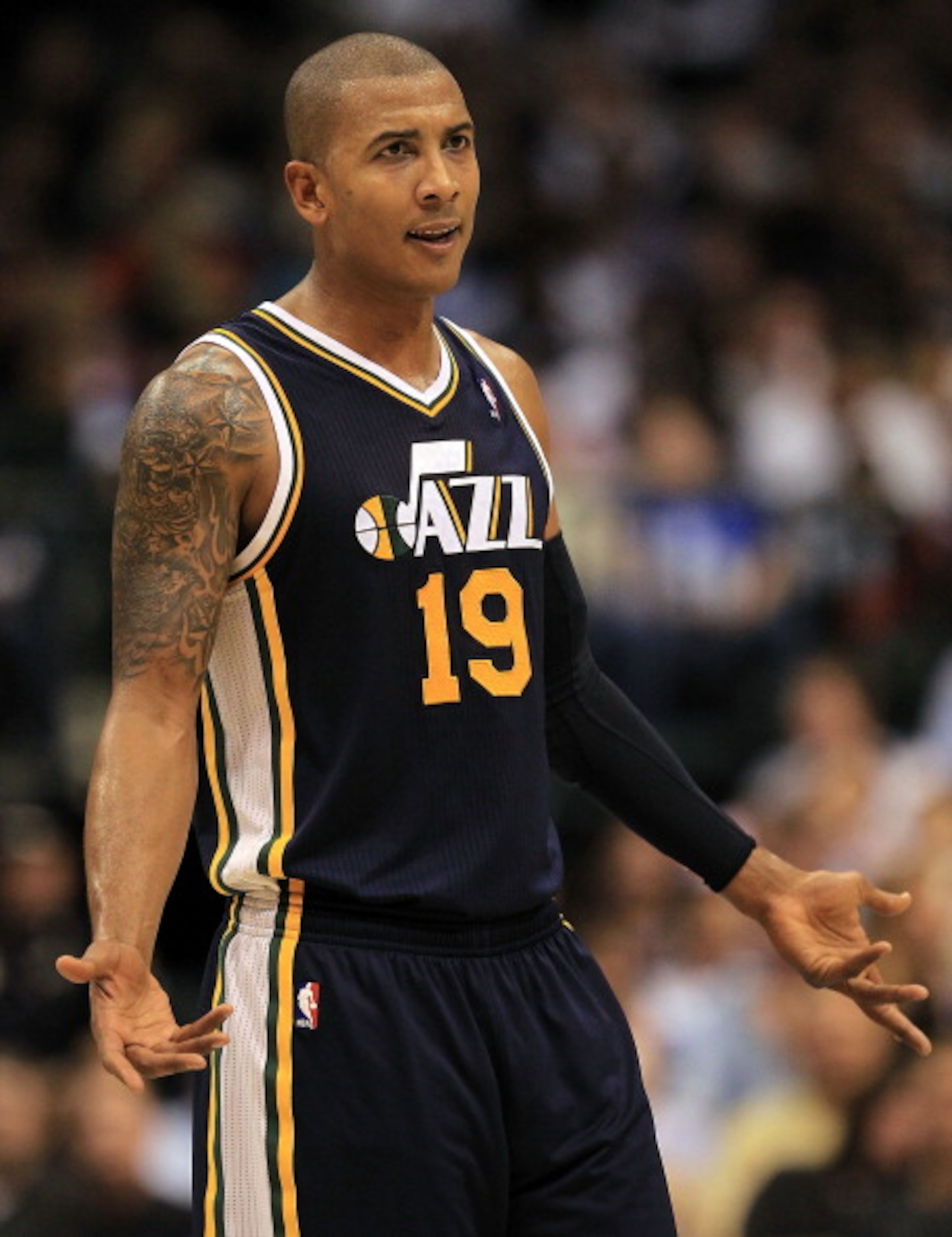 DALLAS, TX - FEBRUARY 23: Guard Raja Bell #19 of the Utah Jazz at American Airlines Center on February 23, 2011 in Dallas, Texas. NOTE TO USER: User expressly acknowledges and agrees that, by downloading and or using this photograph, User is consenting DALLAS, TX - FEBRUARY 23: Guard Raja Bell #19 of the Utah Jazz at American Airlines Center on February 23, 2011 in Dallas, Texas. NOTE TO USER: User expressly acknowledges and agrees that, by downloading and or using this photograph, User is consenting