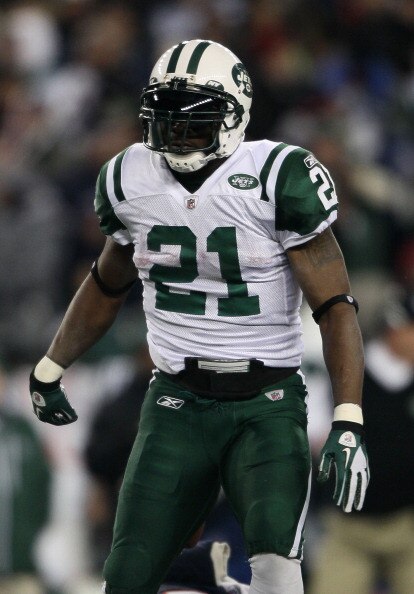 FOXBORO, MA - JANUARY 16:  Running back LaDainian Tomlinson #21 of the New York Jets reacts after a play against the New England Patriots during their 2011 AFC divisional playoff game at Gillette Stadium on January 16, 2011 in Foxboro, Massachusetts.  (Ph