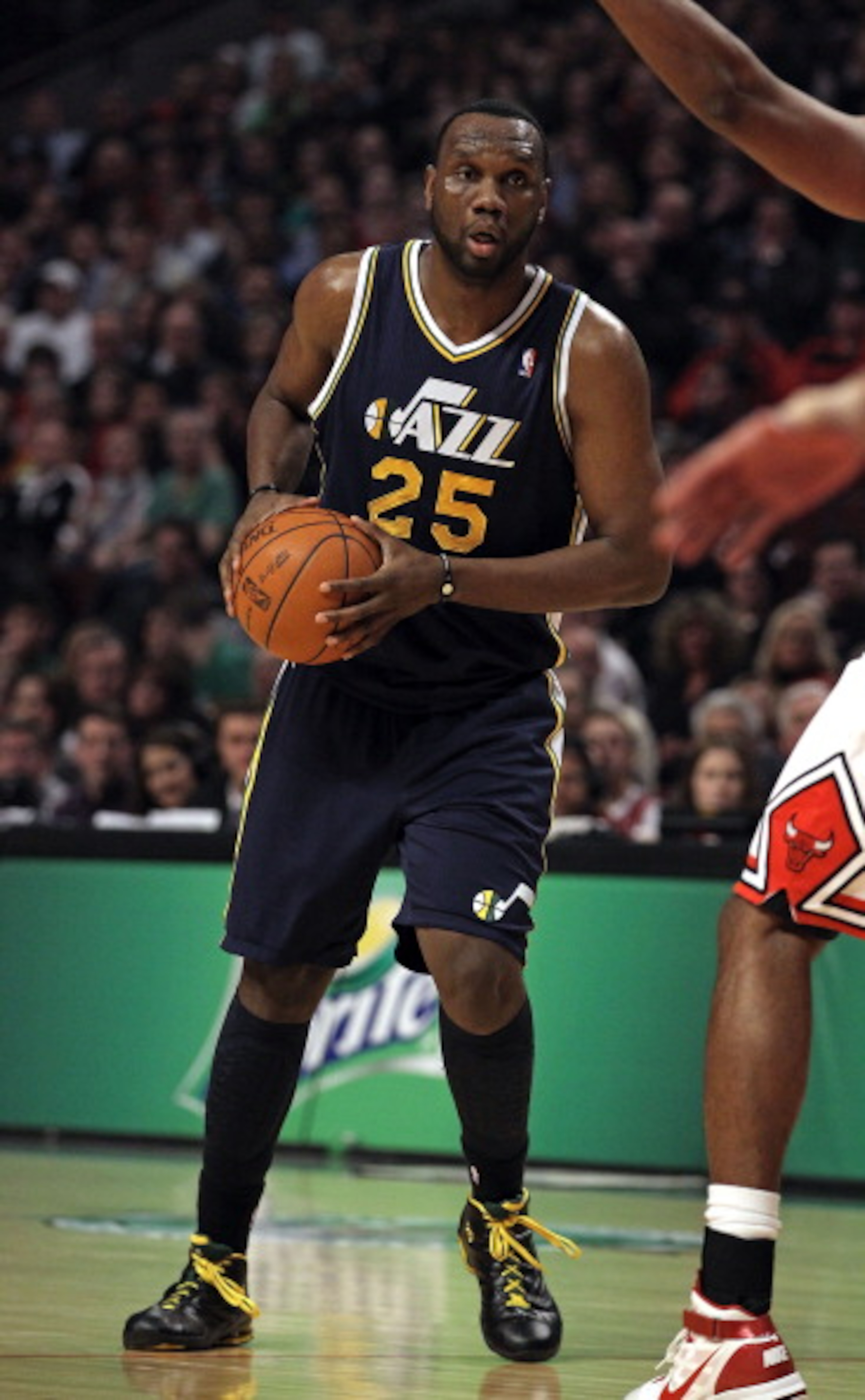 CHICAGO, IL - MARCH 12: Al Jefferson #25 of the Utah Jazz looks to against the Chicago Bulls at the United Center on March 12, 2011 in Chicago, Illinois. The Bulls defeated the Jazz 118-100. NOTE TO USER: User expressly acknowledges and agrees that, by do