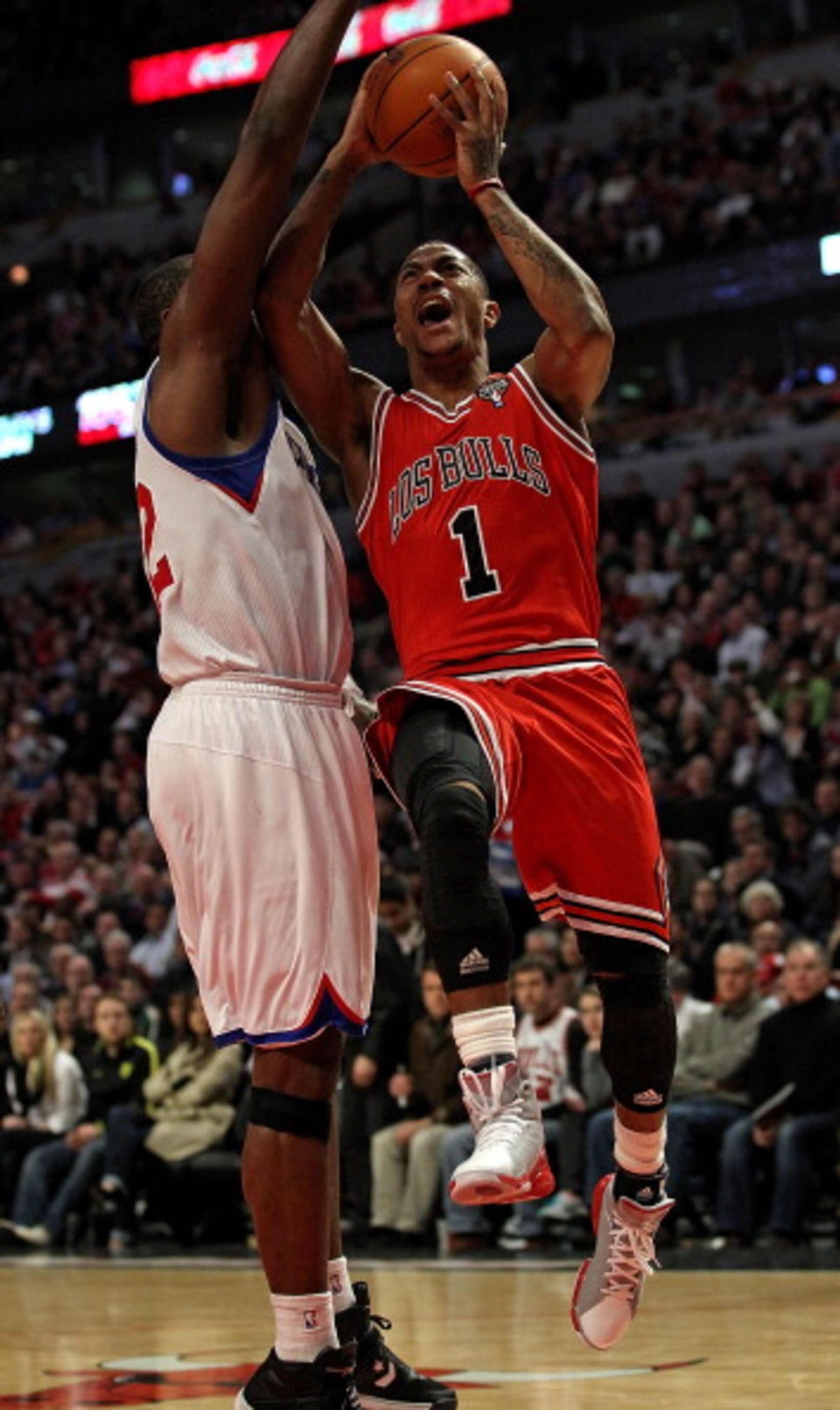 CHICAGO, IL - MARCH 28: Derrick Rose #1 of the Chicago Bulls puts up a shot against Elton Brand #42 of the Philadelphia 76ers on his way to a game-high 31 points at the United Center on March 28, 2011 in Chicago, Illinois. The 76ers defeated the Bulls 97-