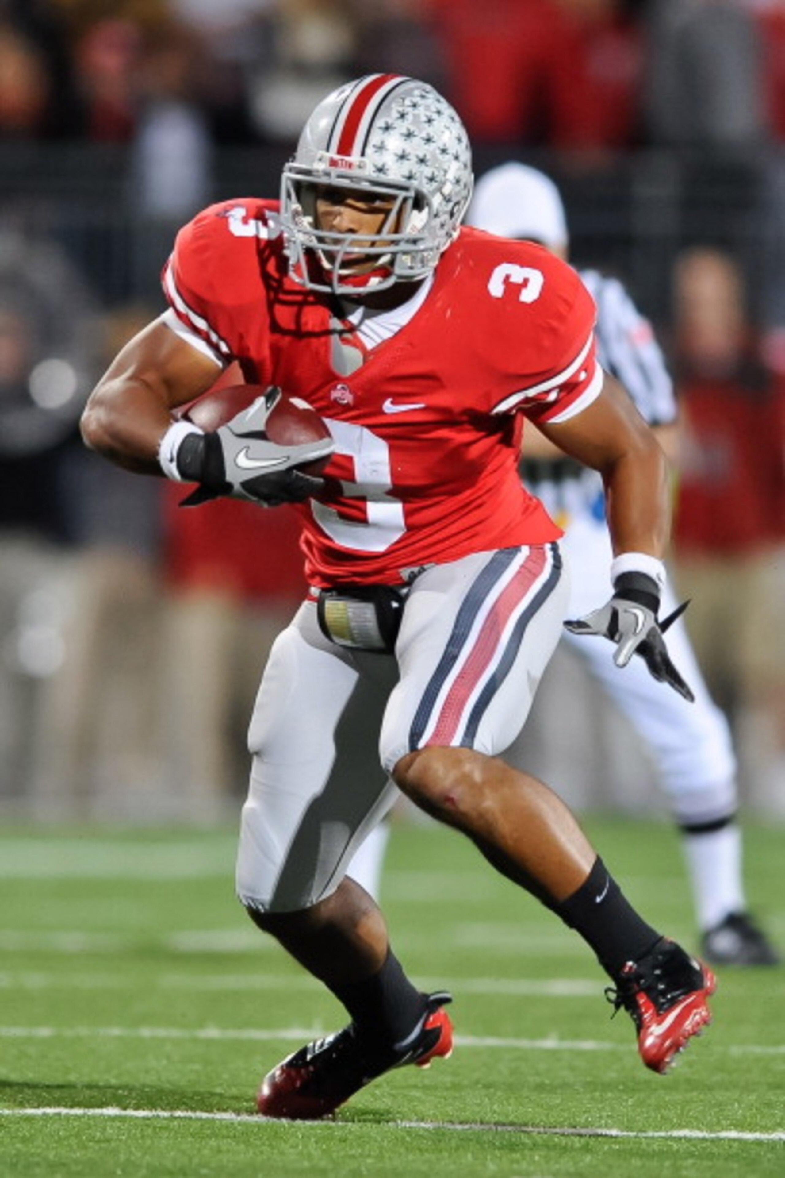 COLUMBUS, OH - NOVEMBER 13:  Brandon Saine #3 of the Ohio State Buckeyes runs with the ball against the Penn State Nittany Lions at Ohio Stadium on November 13, 2010 in Columbus, Ohio.  (Photo by Jamie Sabau/Getty Images)