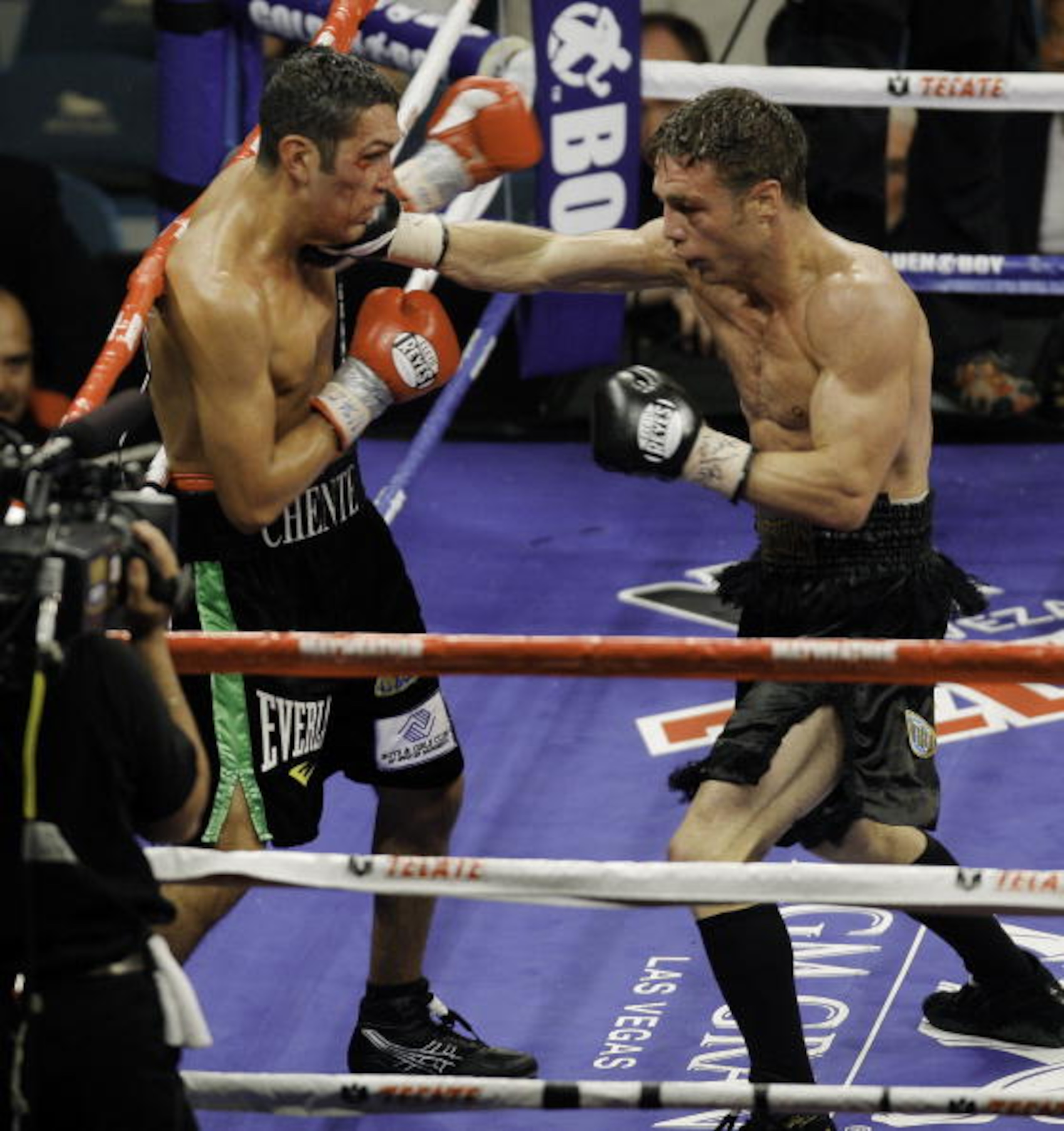 LAS VEGAS - SEPTEMBER 19:  Michael Katsidis (R) trades punches with Vincent Escobedo during their WBO interim lightweight title fight at the MGM Grand Garden Arena September 19, 2009 in Las Vegas, Nevada. Katsidis won by split decision.  (Photo by Eric Ja