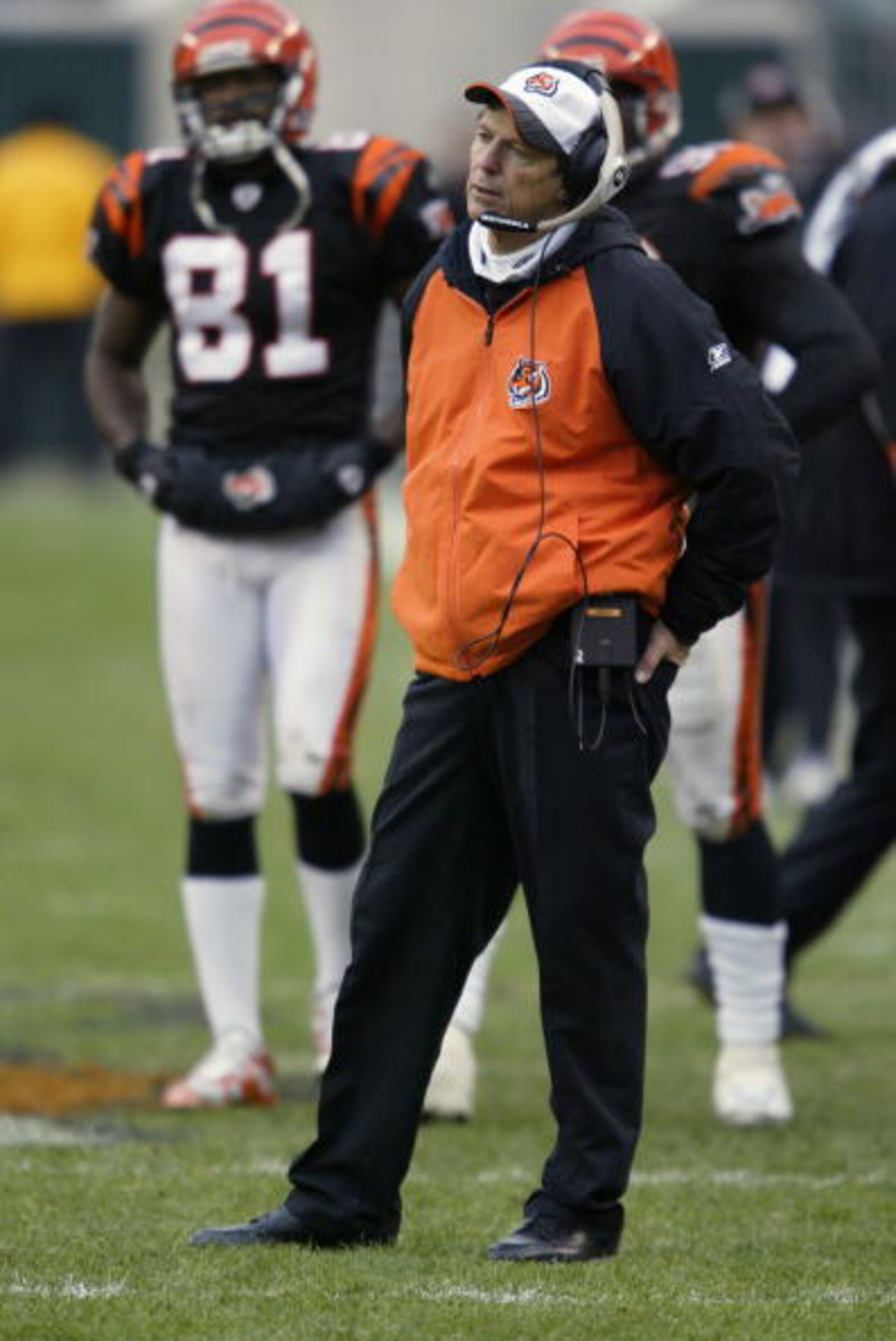 CINCINNATI - NOVEMBER 17:  Head coach Dick LeBeau of the Cincinnati Bengals oversees the action from the sidelines during the NFL game against the Cleveland Browns at Paul Brown Stadium on November 17, 2002 in Cincinnati, Ohio. The Browns defeated the Ben