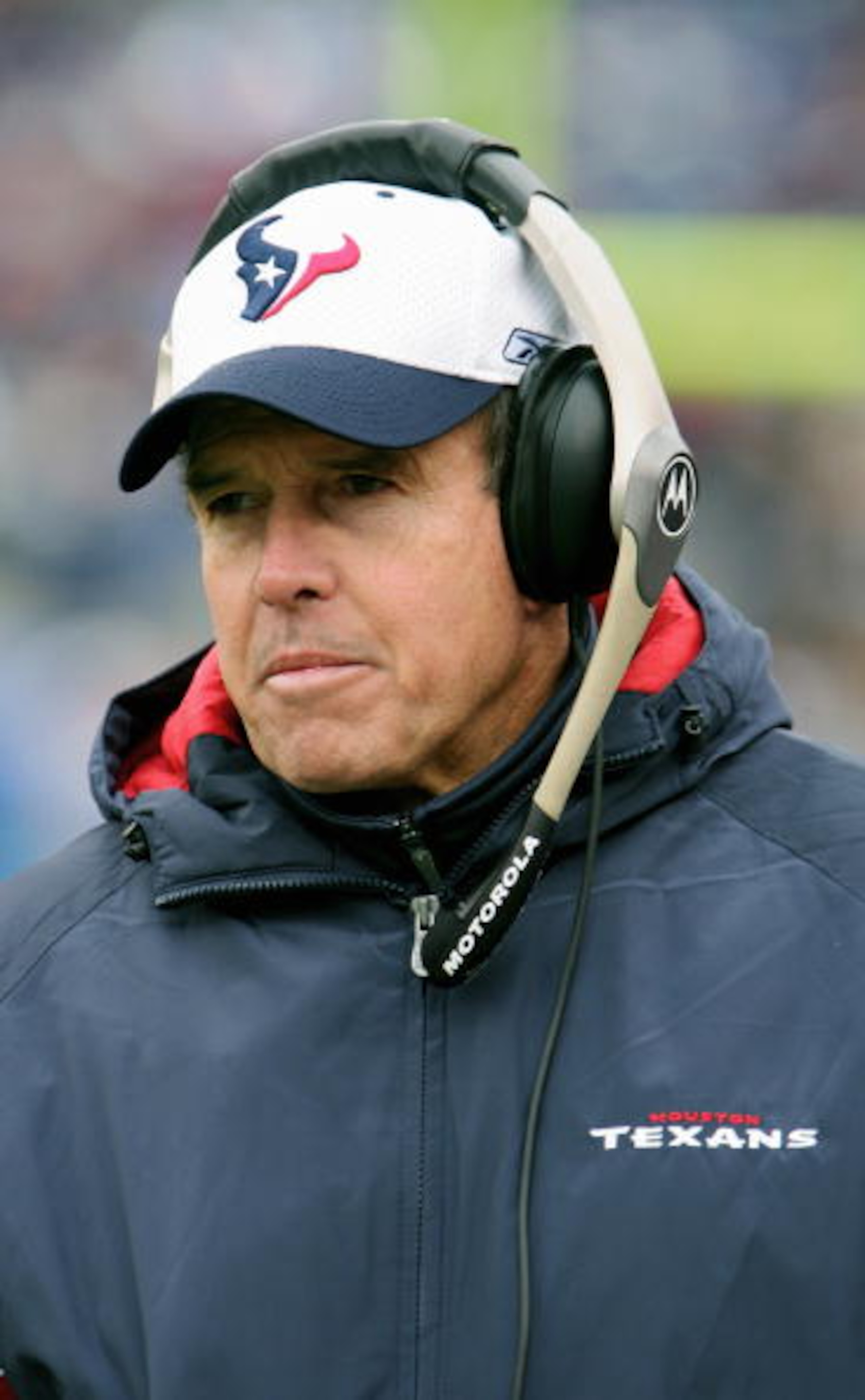 NASHVILLE, TN - DECEMBER 11:  Head Coach Dom Capers of the Houston Texans watches during the game with the Tennessee Titans on December 11, 2005 at the Coliseum in Nashville, Tennessee. The Titans won 13-10. (Photo by Scott Halleran/Getty Images)