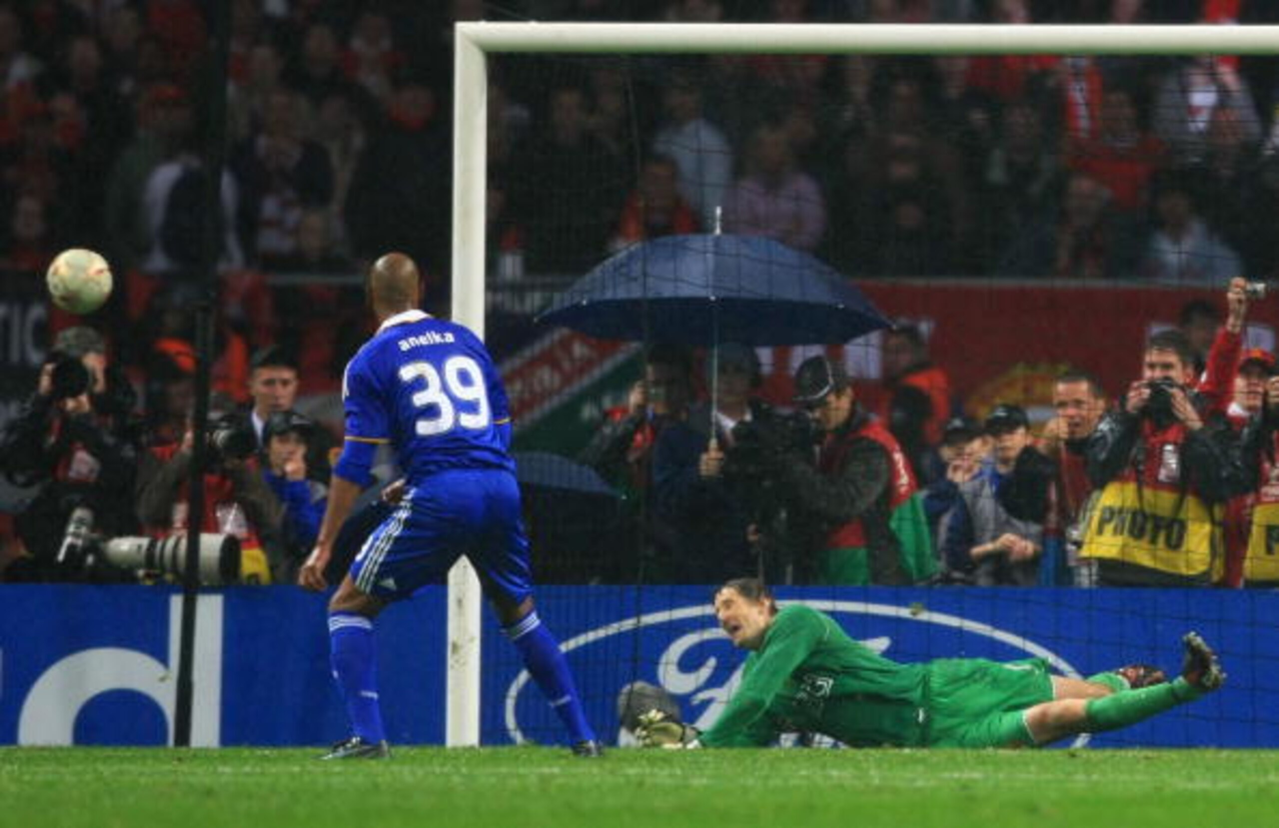 MOSCOW - MAY 21:  Edwin Van der Sar of Manchester United saves the penalty attempt from Ncolas Anelka of Chelsea to win during the UEFA Champions League Final match between Manchester United and Chelsea at the Luzhniki Stadium on May 21, 2008 in Moscow, R