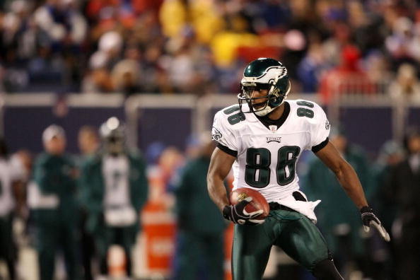 EAST RUTHERFORD, NJ - DECEMBER 13:  Cornelius Ingram #88 of the Philadelphia Eagles looks to run the ball against the New York Giants at Giants Stadium on December 13, 2009 in East Rutherford, New Jersey.  (Photo by Nick Laham/Getty Images)