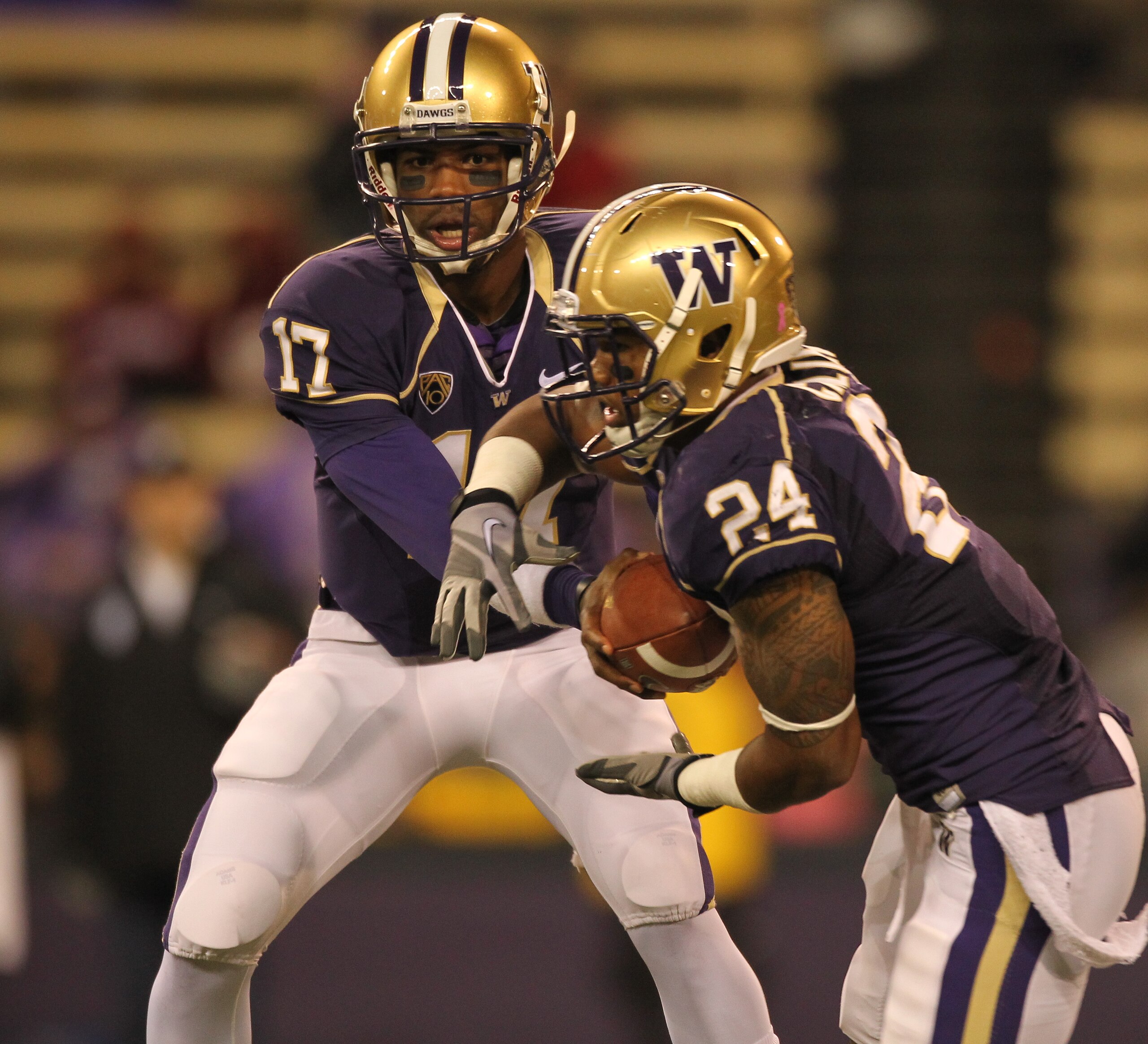 SEATTLE - OCTOBER 30:  Quarterback Keith Price #17 of the Washington Huskies hands off to Jesse Callier #24 against the Stanford Cardinal on October 30, 2010 at Husky Stadium in Seattle, Washington. Stanford won 41-0. (Photo by Otto Greule Jr/Getty Images