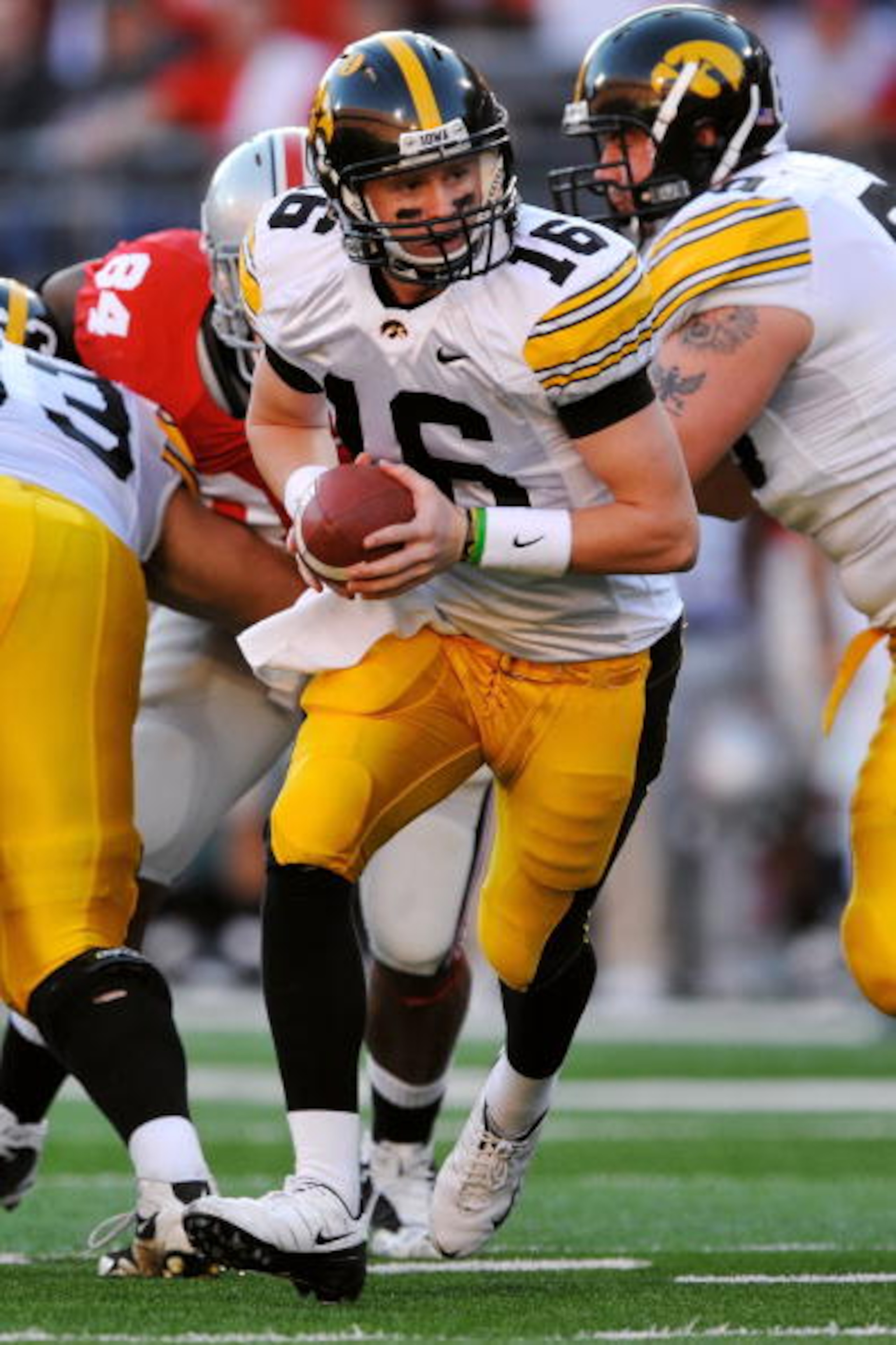 COLUMBUS, OH - NOVEMBER 14: Quarterback James Vandenberg #16 of the Iowa Hawkeyes gets set to hand off the ball against the Ohio State Buckeyes at Ohio Stadium on November 14, 2009 in Columbus, Ohio. (Photo by Jamie Sabau/Getty Images) COLUMBUS, OH - NOVEMBER 14: Quarterback James Vandenberg #16 of the Iowa Hawkeyes gets set to hand off the ball against the Ohio State Buckeyes at Ohio Stadium on November 14, 2009 in Columbus, Ohio. (Photo by Jamie Sabau/Getty Images)