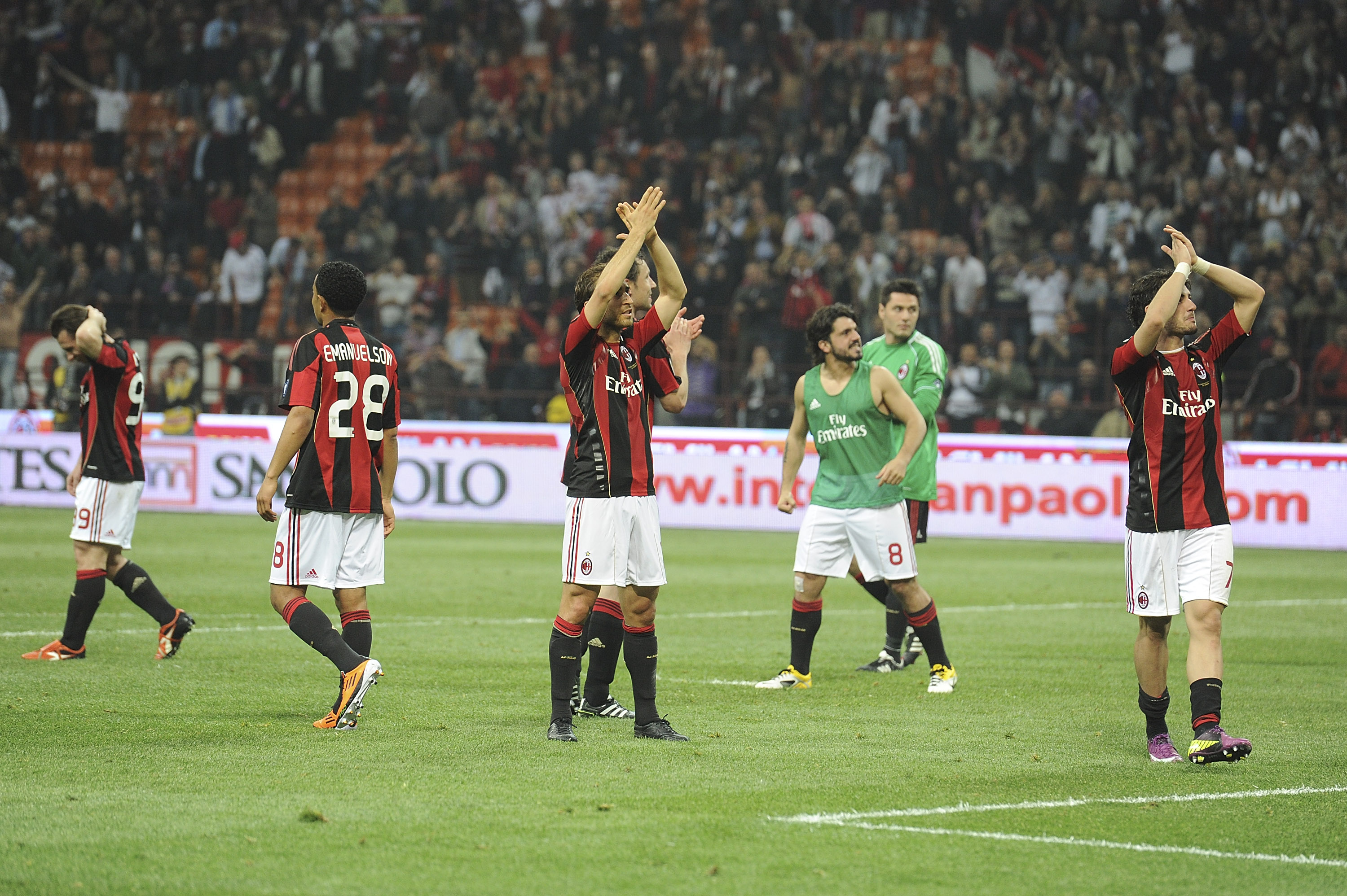 MILAN, ITALY - APRIL 02:  AC Milan players celebrate victory after the Serie A match between AC Milan and FC Internazionale Milano at Stadio Giuseppe Meazza on April 2, 2011 in Milan, Italy.  (Photo by Dino Panato/Getty Images)