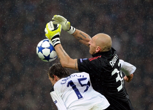 MILAN, ITALY - FEBRUARY 15:  Christian Abbiati of AC Milan and Peter Crouch of Tottenham Hotspur during the UEFA Champions League round of 16 first leg match between AC Milan and Tottenham Hotspur at Stadio Giuseppe Meazza on February 15, 2011 in Milan, I
