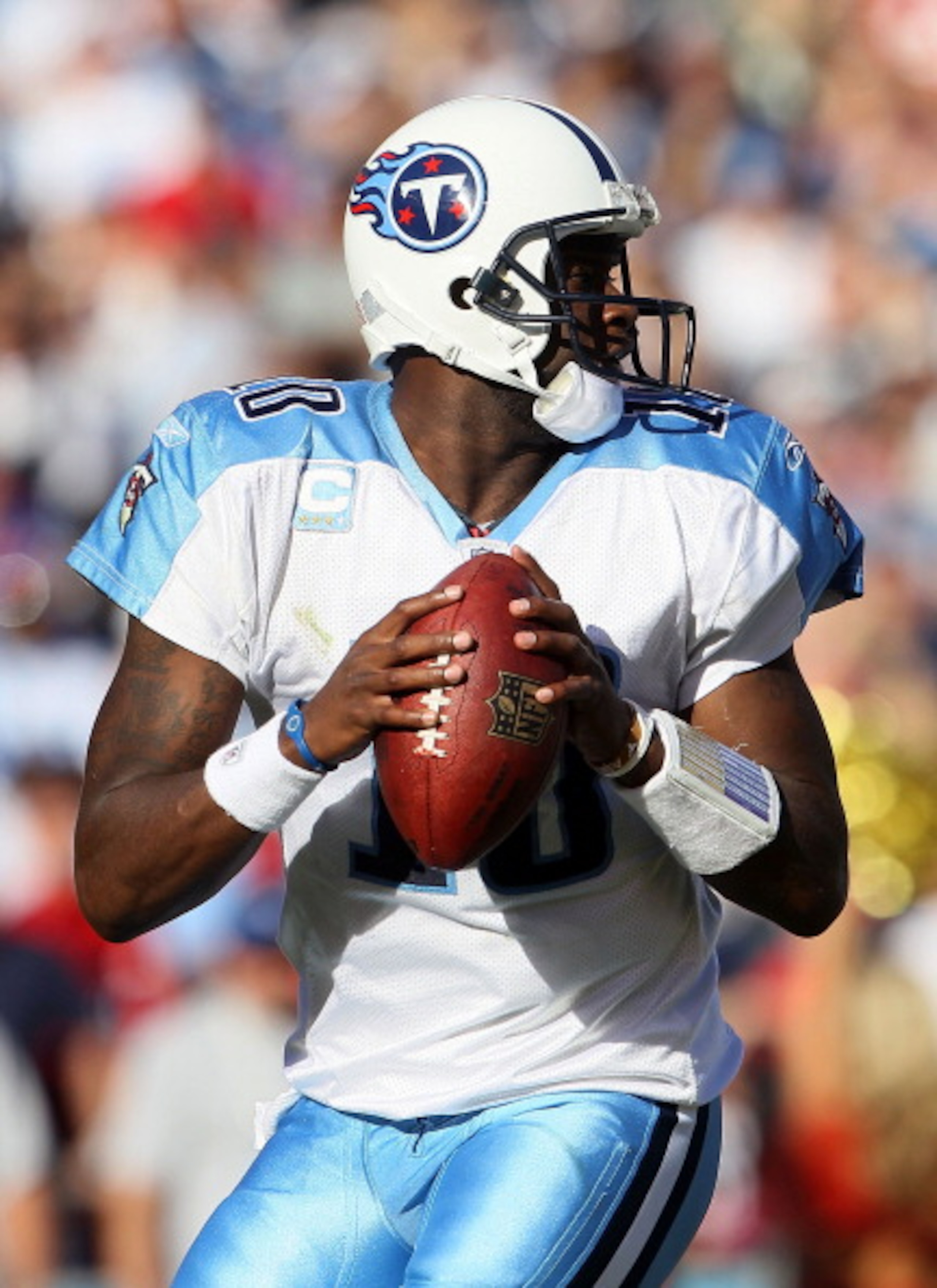 SAN DIEGO - OCTOBER 31:  Quarterback Vince Young #10 of the Tennessee Titans drops back to pass against the San Diego Chargers in the game at Qualcomm Stadium on October 31, 2010 in San Diego, California. The Chargers defeated the Titans 33-25.  (Photo by