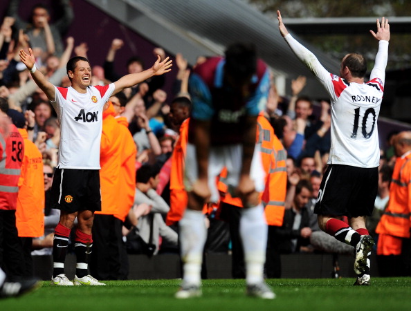 LONDON, ENGLAND - APRIL 02:  Javier Hernandez of Manchester United celebrates his goal with Wayne Rooney during the Barclays Premier League match between West Ham United and Manchester United at the Boleyn Ground on April 2, 2011 in London, England.  (Pho