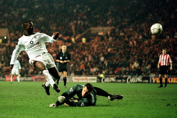 31 Jan 2001:  Andy Cole of Man Utd scores the first goal during the Sunderland v Manchester United FA Carling Premiership match at the Stadium of Light, Sunderland. Mandatory Credit: Laurence Griffiths/ALLSPORT