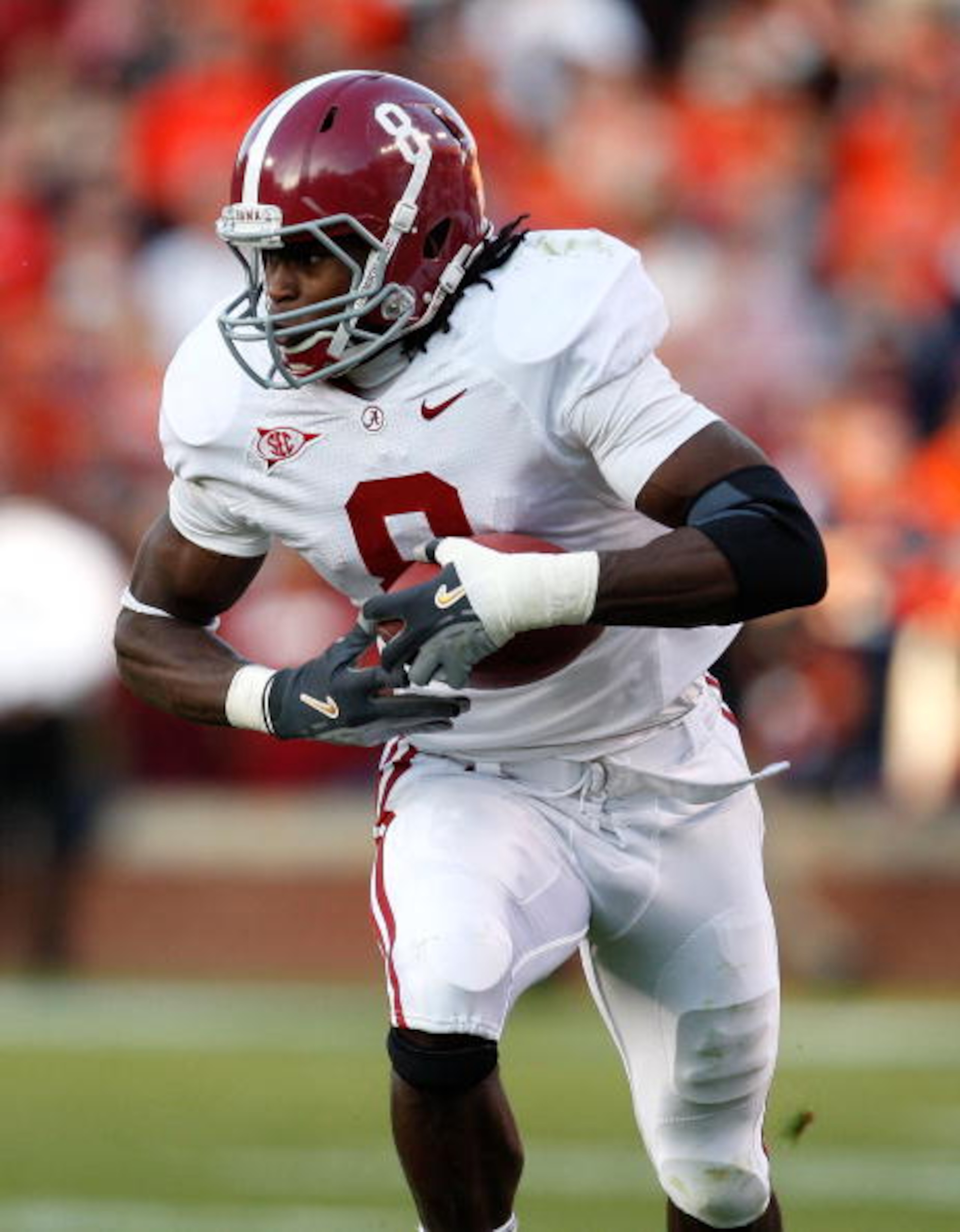 AUBURN, AL - NOVEMBER 27:  Julio Jones #8 of the Alabama Crimson Tide against the Auburn Tigers at Jordan-Hare Stadium on November 27, 2009 in Auburn, Alabama.  (Photo by Kevin C. Cox/Getty Images)