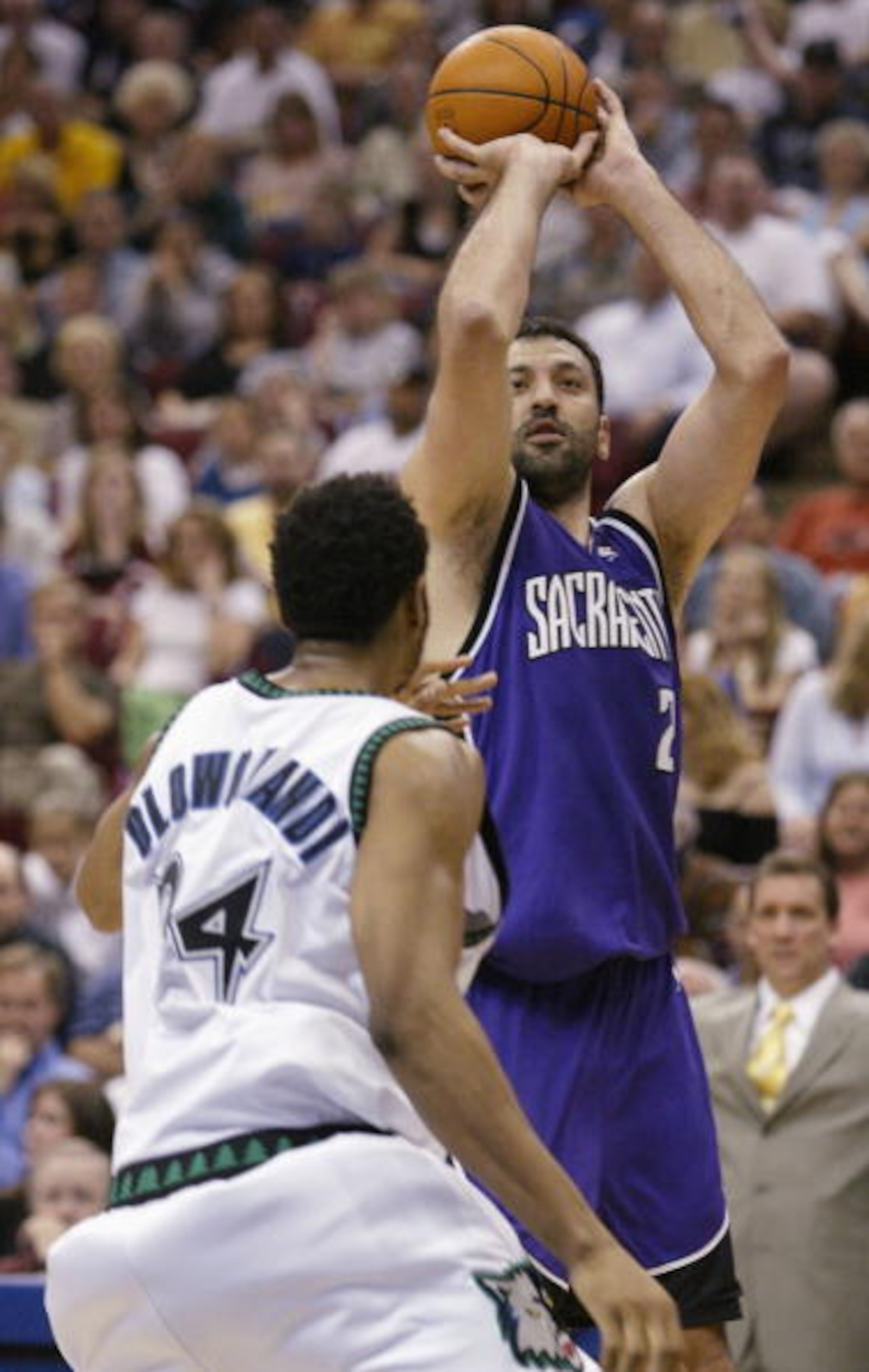 MINNEAPOLIS - MAY 8: Vlade Divac #21 of the Sacramento Kings takes a shot over Michael Olowokandi #34 of the Minnesota Timberwolves in game 2 of the NBA Western Conference Semifinals May 8, 2004 at the Target Center  in Minneapolis, Minnesota.  NOTE TO US