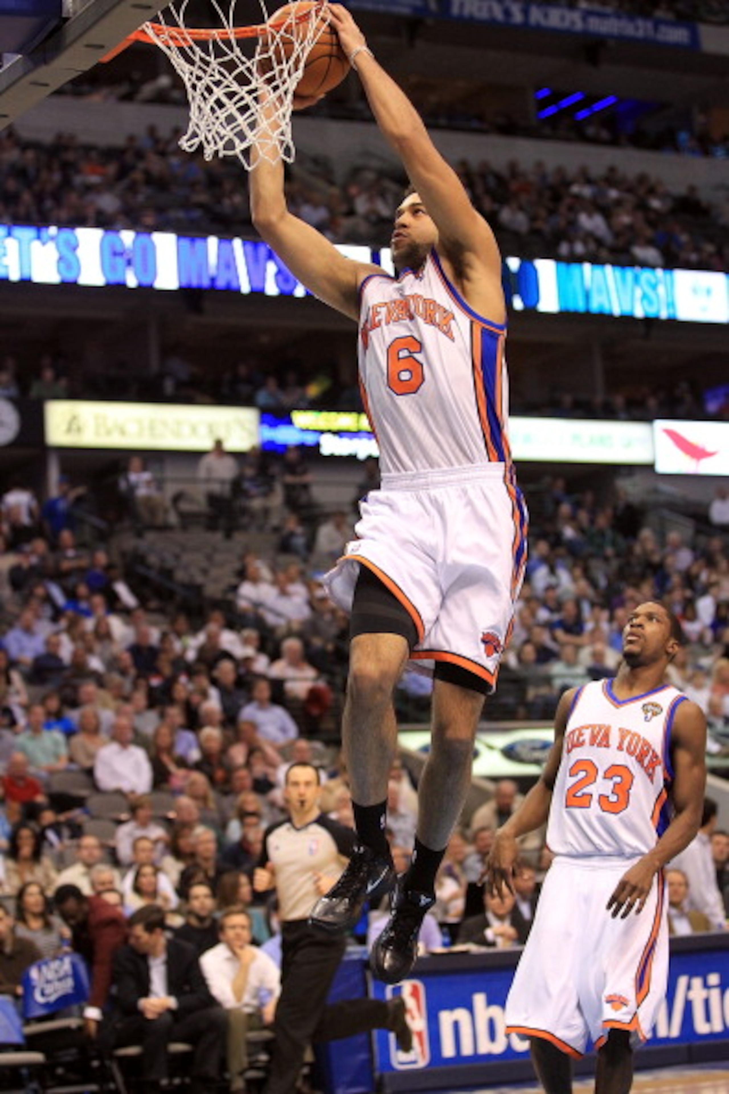 DALLAS, TX - MARCH 10:  Forward Landry Fields #6 of the New York Knicks makes a slam dunk against the Dallas Mavericks at American Airlines Center on March 10, 2011 in Dallas, Texas.  NOTE TO USER: User expressly acknowledges and agrees that, by downloadi