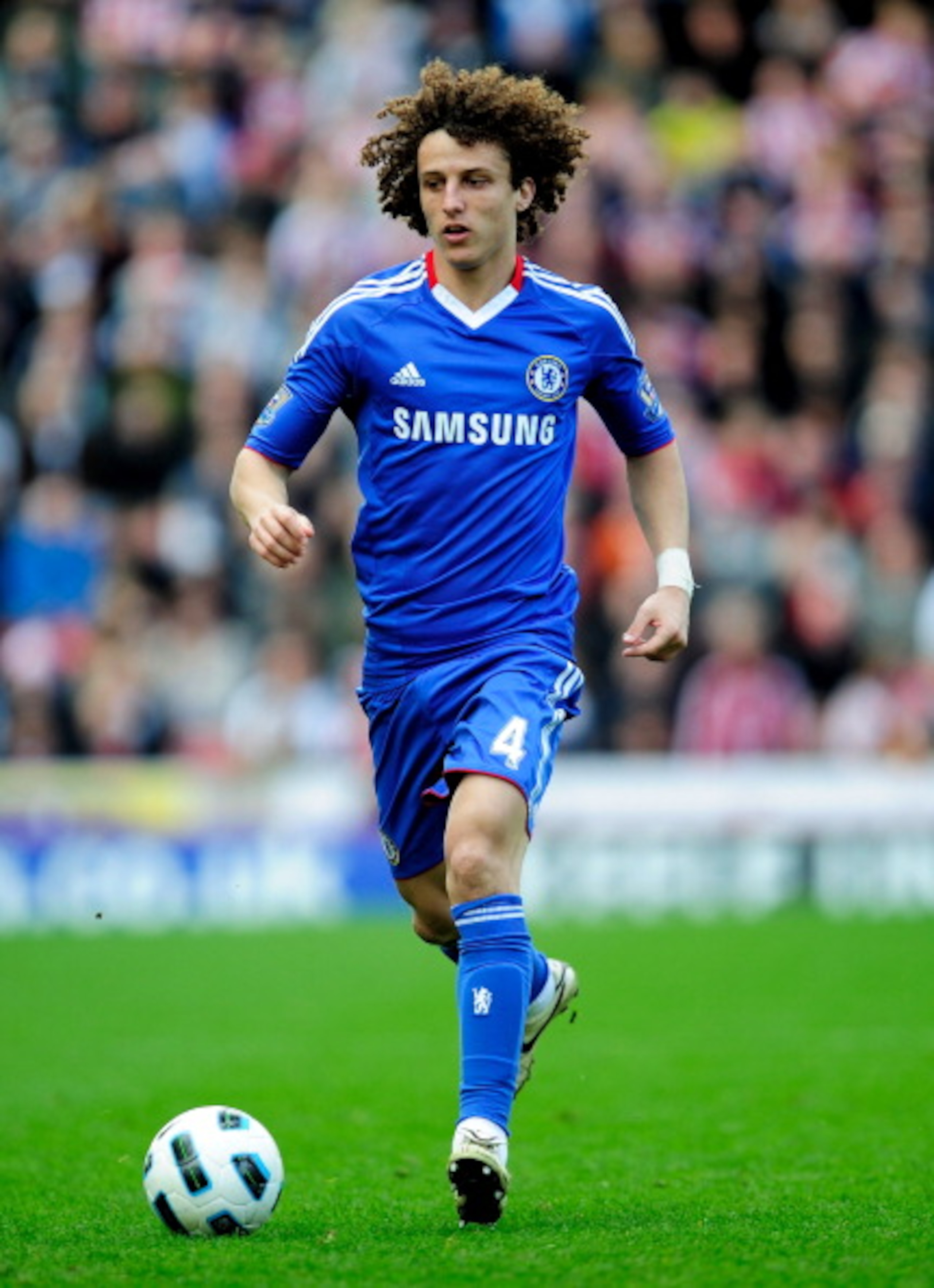 STOKE ON TRENT, ENGLAND - APRIL 02: David Luiz of Chelsea in action during the Barclays Premier League match between Stoke City and Chelsea at the Britannia Stadium on April 2, 2011 in Stoke on Trent, England. (Photo by Jamie McDonald/Getty Images) STOKE ON TRENT, ENGLAND - APRIL 02: David Luiz of Chelsea in action during the Barclays Premier League match between Stoke City and Chelsea at the Britannia Stadium on April 2, 2011 in Stoke on Trent, England. (Photo by Jamie McDonald/Getty Images)