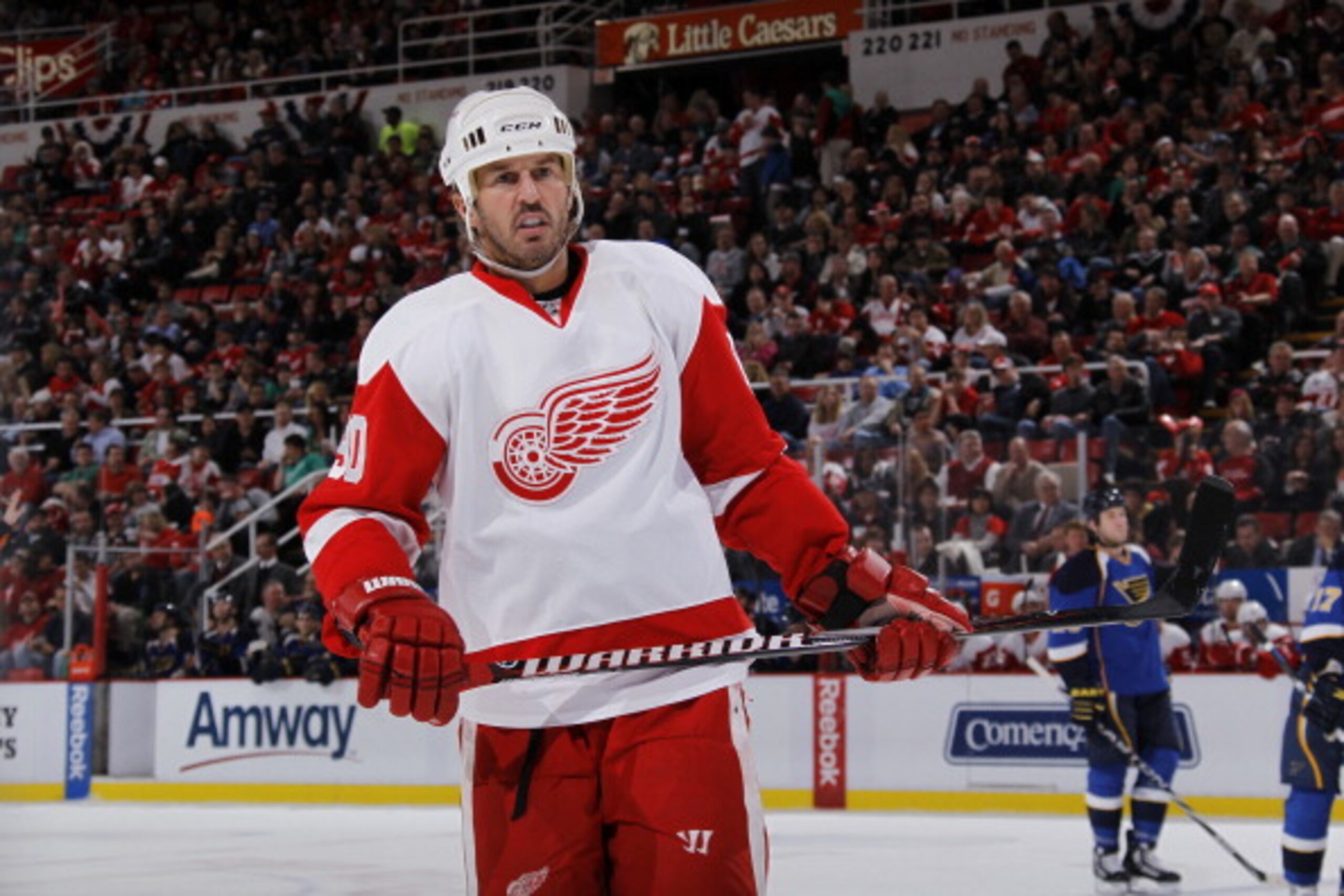 DETROIT, MI - MARCH 30: Mike Modano #90 of the Detroit Red Wings looks on the St. Louis Blues at Joe Louis Arena on March 30, 2011 in Detroit, Michigan. (Photo by Gregory Shamus/Getty Images) DETROIT, MI - MARCH 30: Mike Modano #90 of the Detroit Red Wings looks on the St. Louis Blues at Joe Louis Arena on March 30, 2011 in Detroit, Michigan. (Photo by Gregory Shamus/Getty Images)