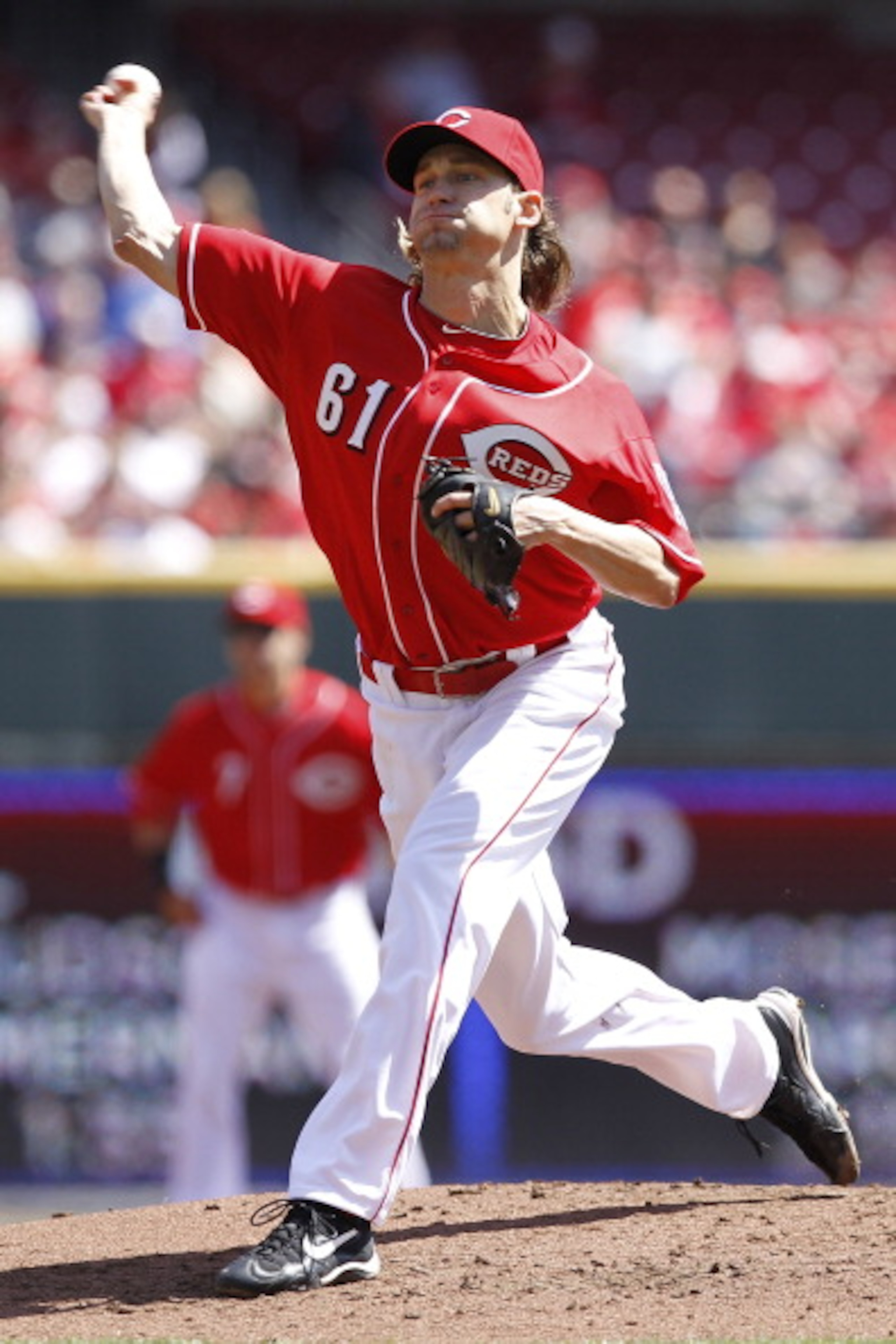 CINCINNATI, OH - APRIL 3: Bronson Arroyo #61 of the Cincinnati Reds pitches against the Milwaukee Brewers at Great American Ball Park on April 3, 2011 in Cincinnati, Ohio. The Reds won 12-3. (Photo by Joe Robbins/Getty Images) CINCINNATI, OH - APRIL 3: Bronson Arroyo #61 of the Cincinnati Reds pitches against the Milwaukee Brewers at Great American Ball Park on April 3, 2011 in Cincinnati, Ohio. The Reds won 12-3. (Photo by Joe Robbins/Getty Images)