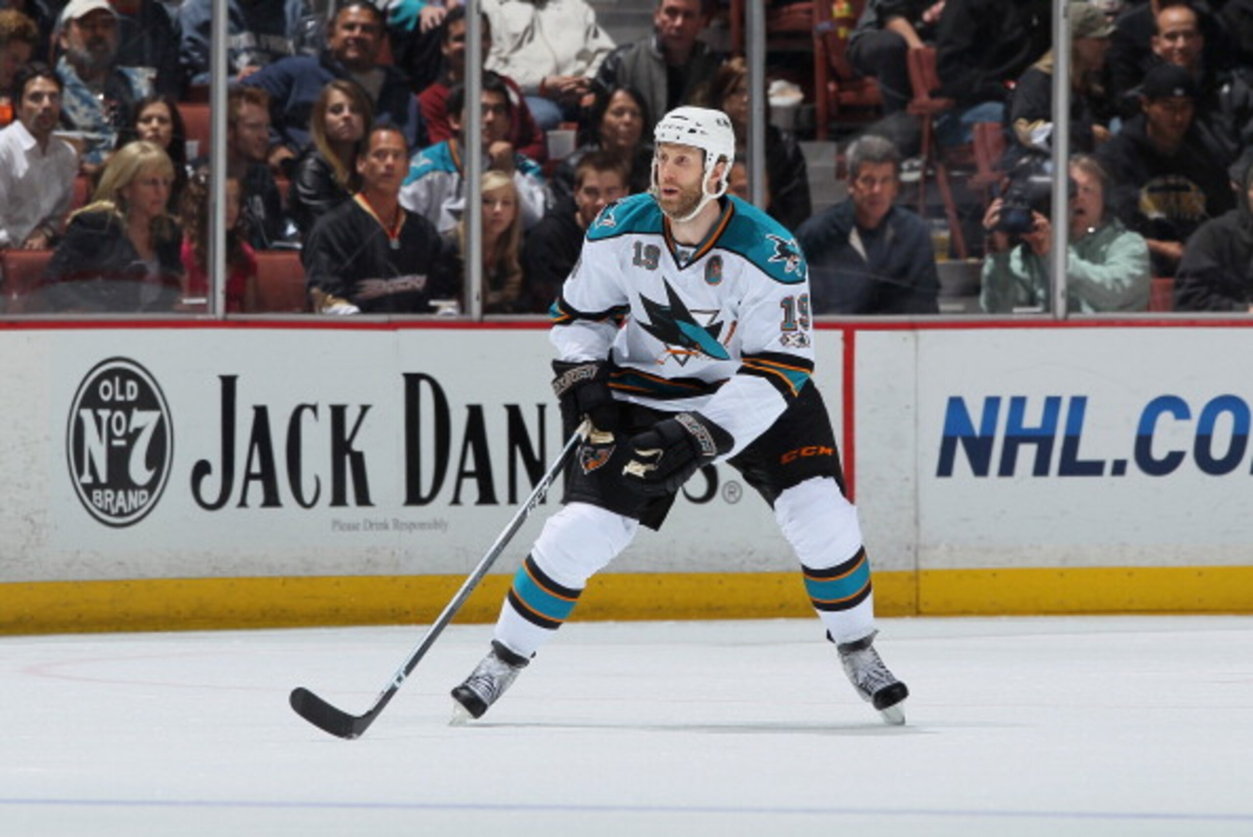 ANAHEIM, CA - APRIL 06:  Joe Thornton #15 of the San Jose Sharks skates against the Anaheim Ducks at Honda Center on April 6, 2011 in Anaheim, California.  (Photo by Jeff Gross/Getty Images)