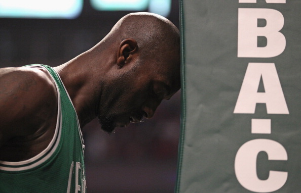 CHICAGO, IL - APRIL 07: Kevin Garnett #5 of the Boston Celtics puts his head the pad of the stanchion before a game against the Chicago Bulls at United Center on April 7, 2011 in Chicago, Illinois. The Bulls defeated the Celtics 97-81. NOTE TO USER: User