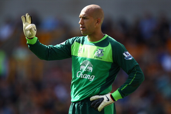 WOLVERHAMPTON, ENGLAND - APRIL 09:  Tim Howard of Everton gives instructions to his defenders during the Barclays Premier League match between Wolverhampton Wanderers and Everton at Molineux on April 9, 2011 in Wolverhampton, England.  (Photo by Richard H