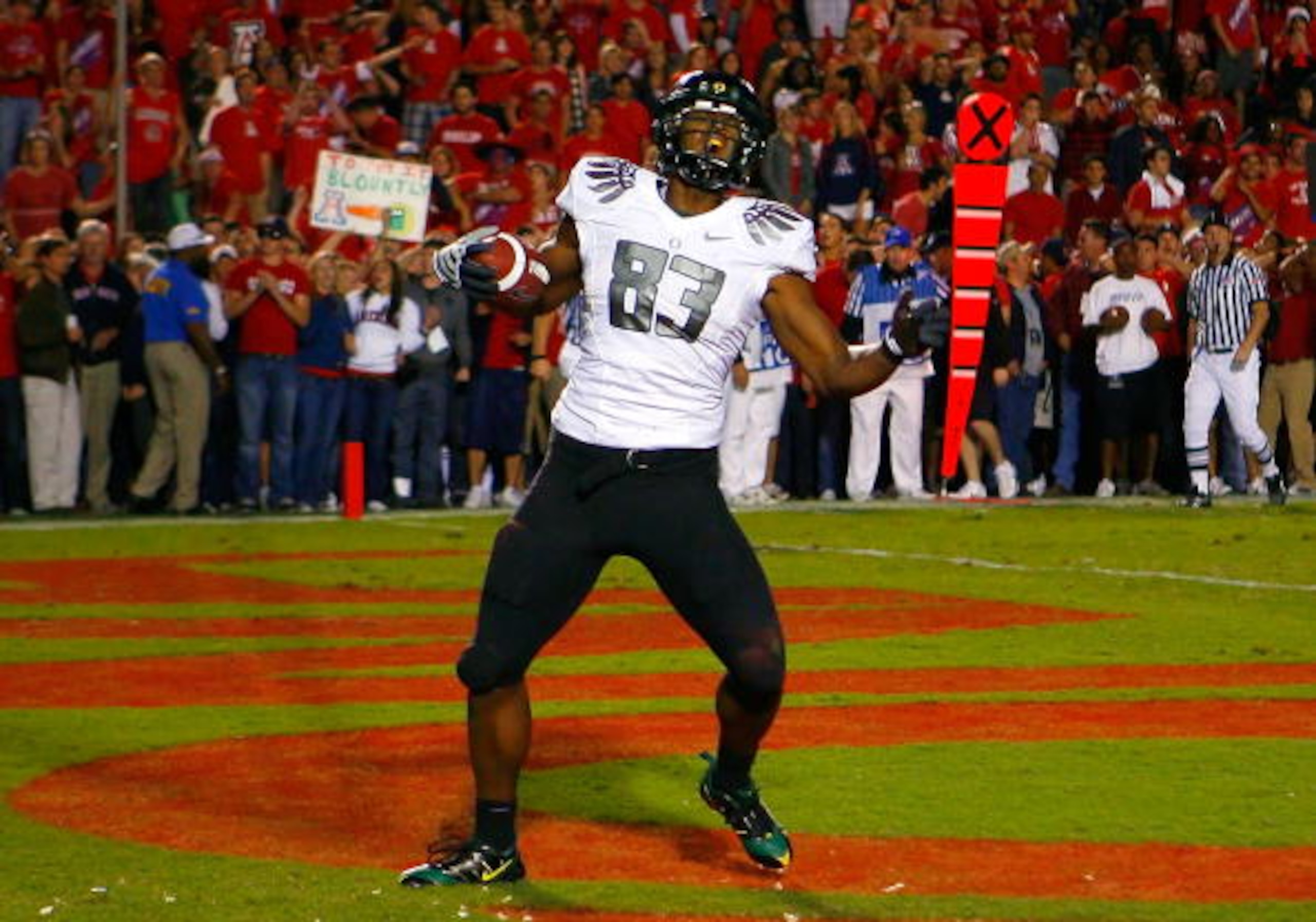 TUCSON, AZ - NOVEMBER 21:  Tight end Ed Dickson #83 of the Oregon Ducks celebrates after scoring the game tying touchdown against the Arizona Wildcats during the final moments of regulation in the college football game at Arizona Stadium on November 21, 2