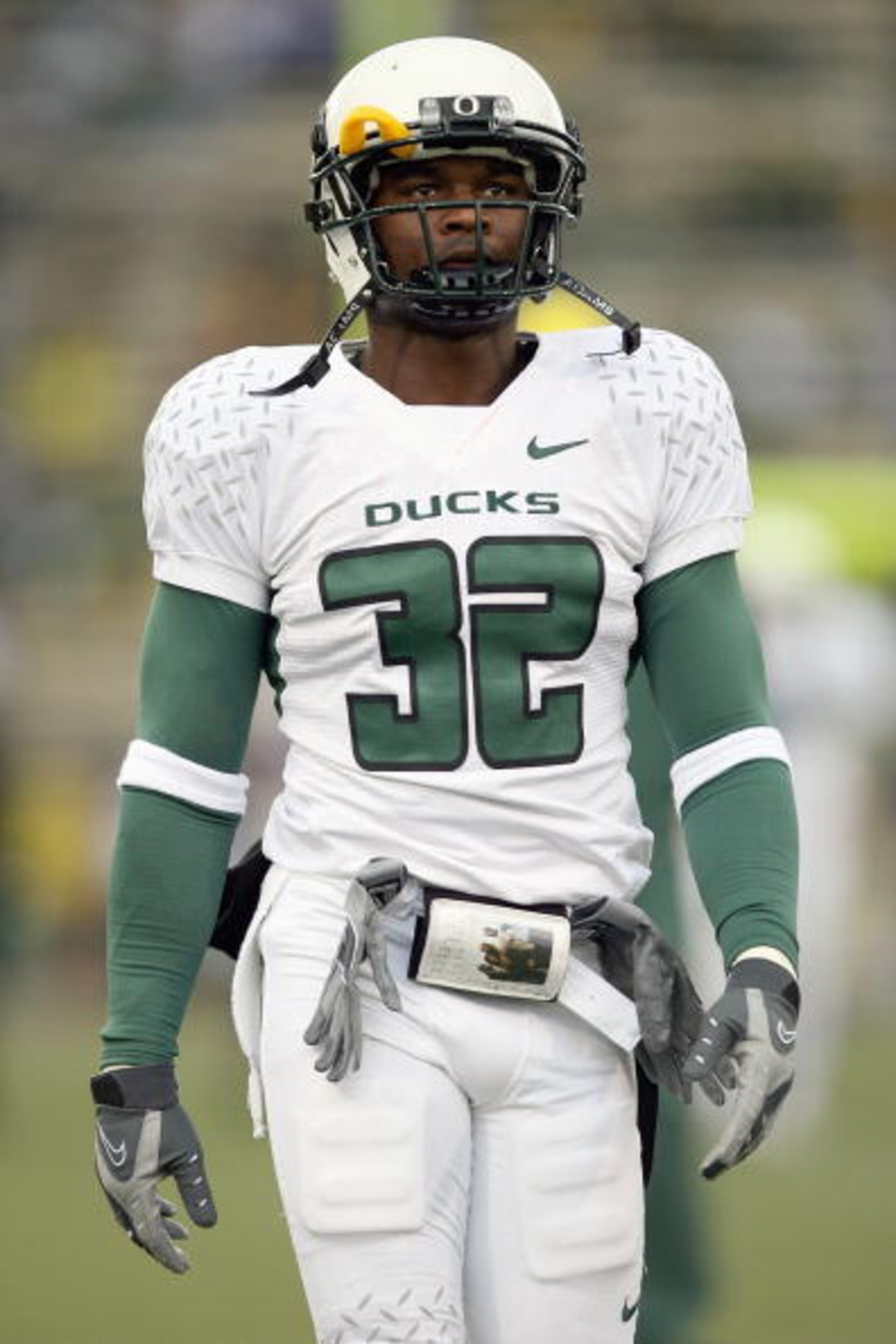 SEATTLE - OCTOBER 20: Jarius Byrd #32 of the Oregon Ducks walks on the field during the game against the Washington Huskies at Husky Stadium on October 20, 2007 in Seattle, Washington. The Ducks defeated the Huskies 55-34. (Photo by Otto Greule Jr/Getty I