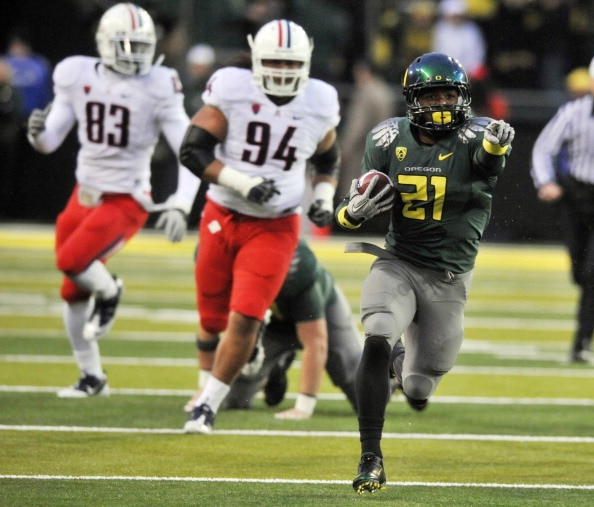 EUGENE, OR - NOVEMBER 26: Running back LaMichael James #21 of the Oregon Ducks runs with the ball in the first quarter of the game against the Arizona Wildcats at Autzen Stadium on November 26, 2010 in Eugene, Oregon. (Photo by Steve Dykes/Getty Images) EUGENE, OR - NOVEMBER 26: Running back LaMichael James #21 of the Oregon Ducks runs with the ball in the first quarter of the game against the Arizona Wildcats at Autzen Stadium on November 26, 2010 in Eugene, Oregon. (Photo by Steve Dykes/Getty Images)