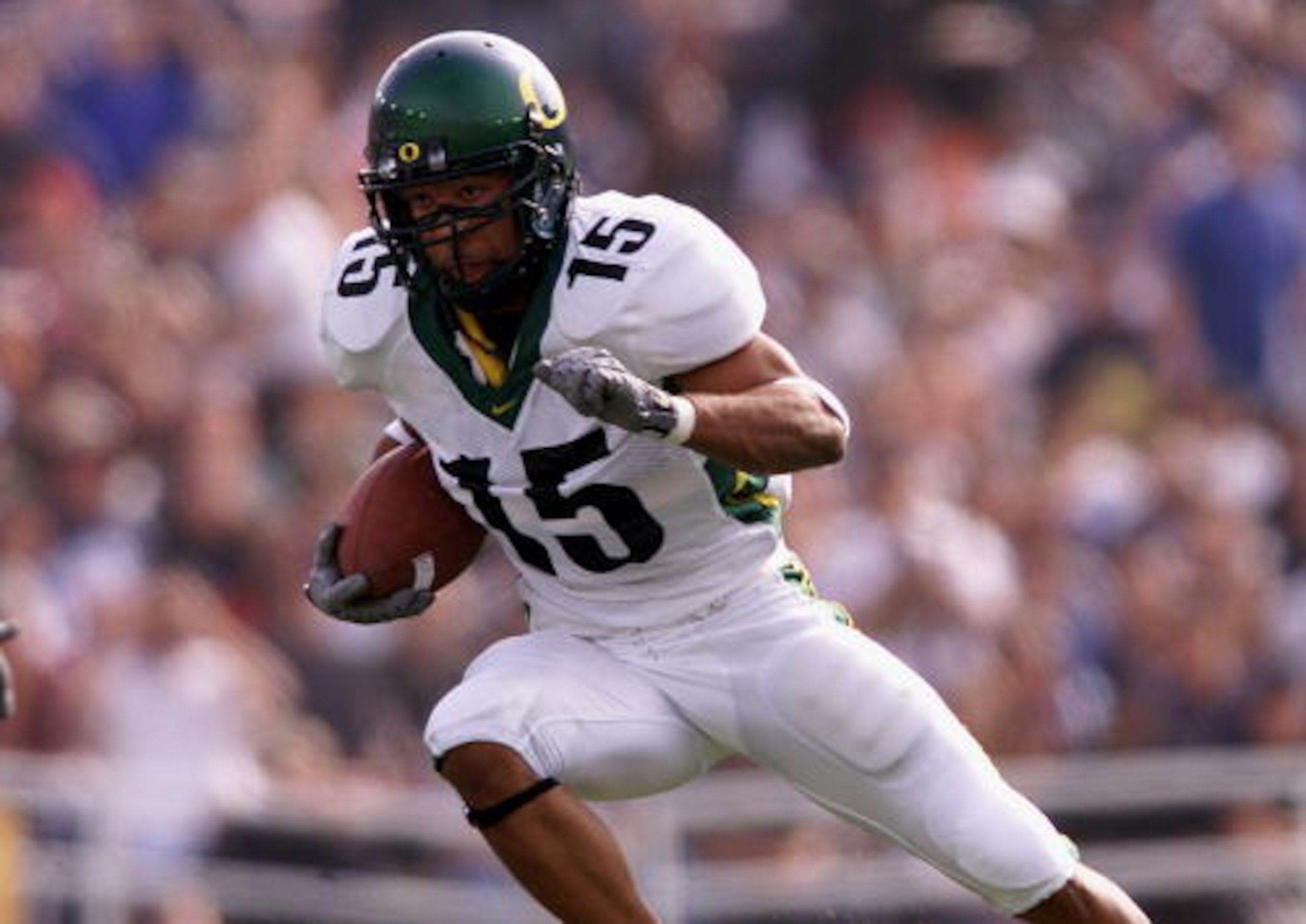 10 Nov 2001:  Keenan Howry #15 of the Oregon Ducks in action during the game against the UCLA Bruins, at the Rose Bowl, Pasadena California.  Oregon defeated UCLA 21-20. DIGITAL IMAGE. Mandatory Credit: Adam Pretty/ALLSPORT