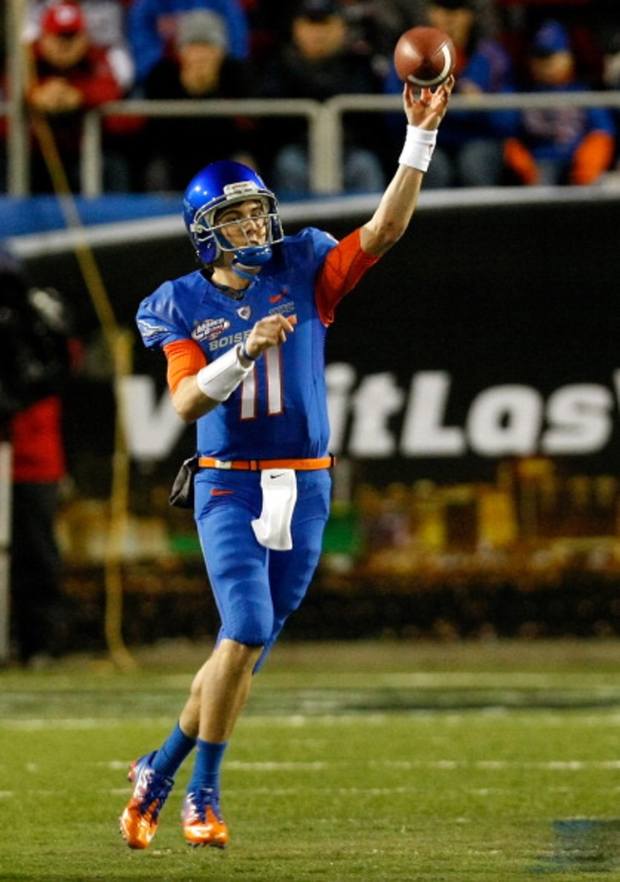 LAS VEGAS, NV - DECEMBER 22: Quarterback Kellen Moore #11 of the Boise State Broncos throws for yardage against the Utah Utes during the MAACO Bowl Las Vegas at Sam Boyd Stadium December 22, 2010 in Las Vegas, Nevada. Boise State Won 26-3. (Photo by Eth LAS VEGAS, NV - DECEMBER 22: Quarterback Kellen Moore #11 of the Boise State Broncos throws for yardage against the Utah Utes during the MAACO Bowl Las Vegas at Sam Boyd Stadium December 22, 2010 in Las Vegas, Nevada. Boise State Won 26-3. (Photo by Eth