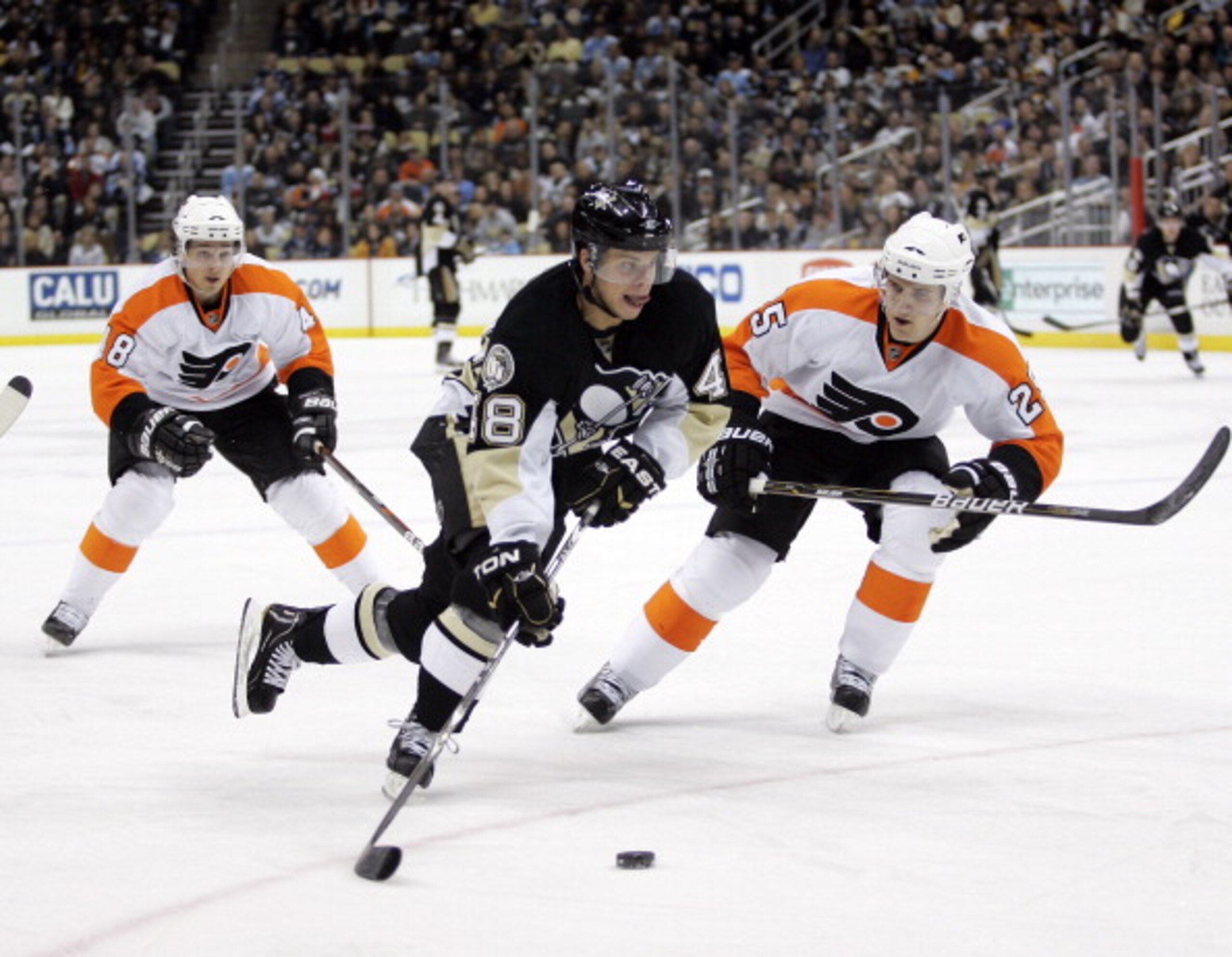 PITTSBURGH, PA - MARCH 29: Tyler Kennedy #48 of the Pittsburgh Penguins handles the puck in front of Matt Carle #25 and Danny Briere #48 of the Philadelphia Flyers at Consol Energy Center on March 29, 2011 in Pittsburgh, Pennsylvania. (Photo by Justin K PITTSBURGH, PA - MARCH 29: Tyler Kennedy #48 of the Pittsburgh Penguins handles the puck in front of Matt Carle #25 and Danny Briere #48 of the Philadelphia Flyers at Consol Energy Center on March 29, 2011 in Pittsburgh, Pennsylvania. (Photo by Justin K