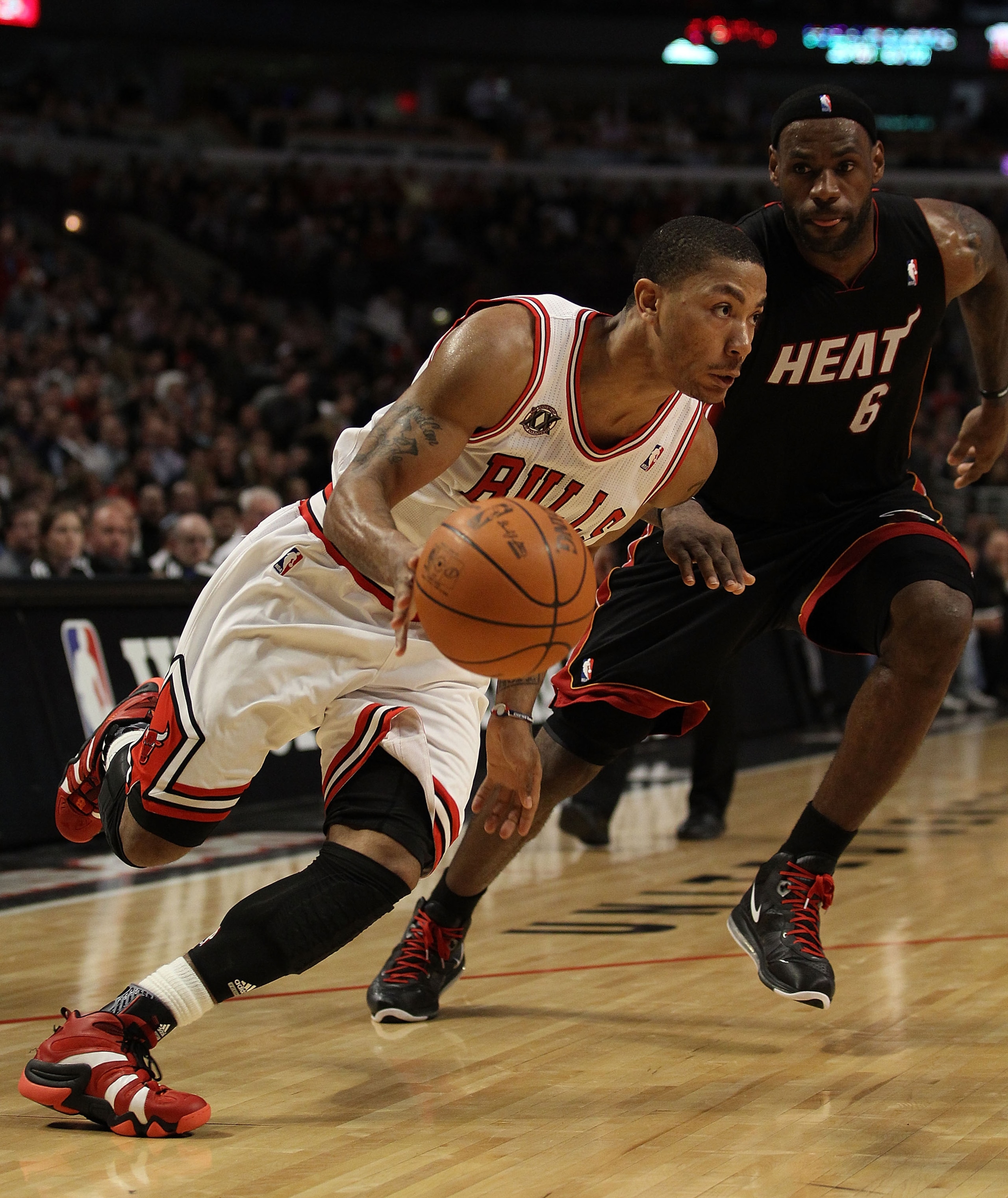 CHICAGO, IL - FEBRUARY 24: Derrick Rose #1 of the Chicago Bulls drives past LeBron James #6 of the Miami Heat at the United Center on February 24, 2011 in Chicago, Illinois. The Bulls defeated the Heat 93-89. NOTE TO USER: User expressly acknowledges and