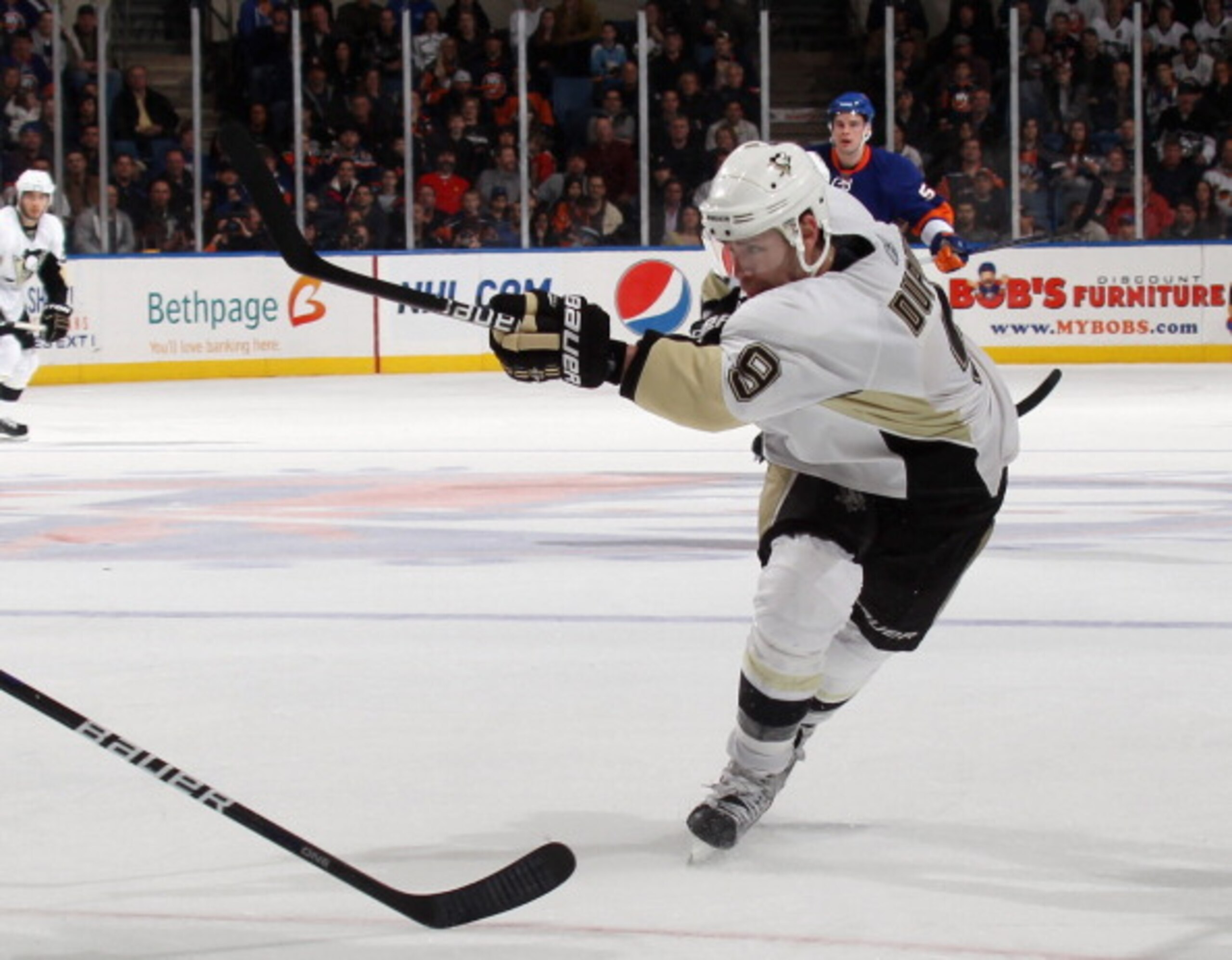 UNIONDALE, NY - APRIL 08: Pascal Dupuis #9 of the Pittsburgh Penguins skates against the New York Islanders at the Nassau Coliseum on April 8, 2011 in Uniondale, New York.  (Photo by Bruce Bennett/Getty Images)