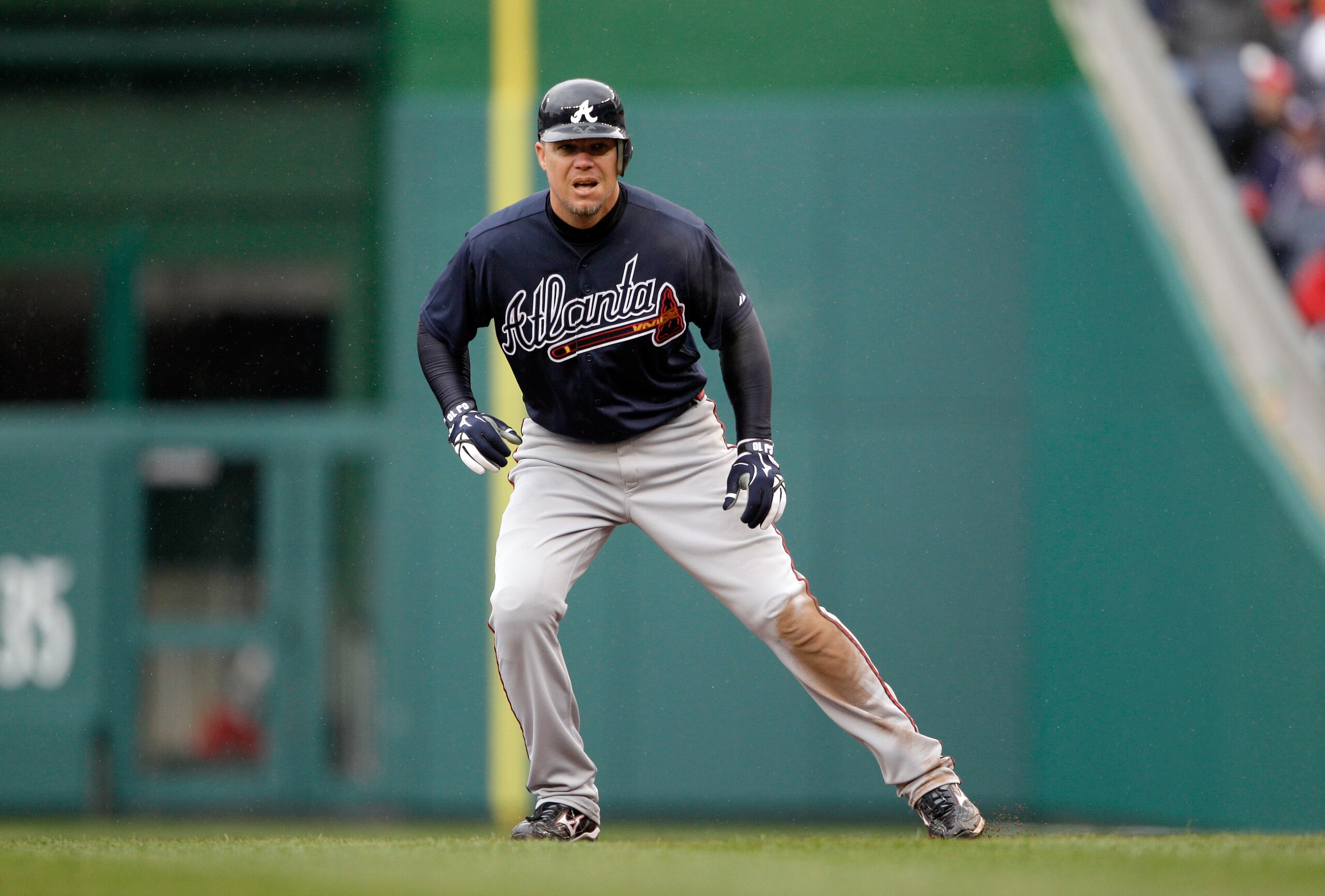 WASHINGTON, DC - MARCH 31:  Chipper Jones #10 of the Atlanta Braves leads off of first base against the Washington Nationals at Nationals Park on March 31, 2011 in Washington, DC.  (Photo by Rob Carr/Getty Images)