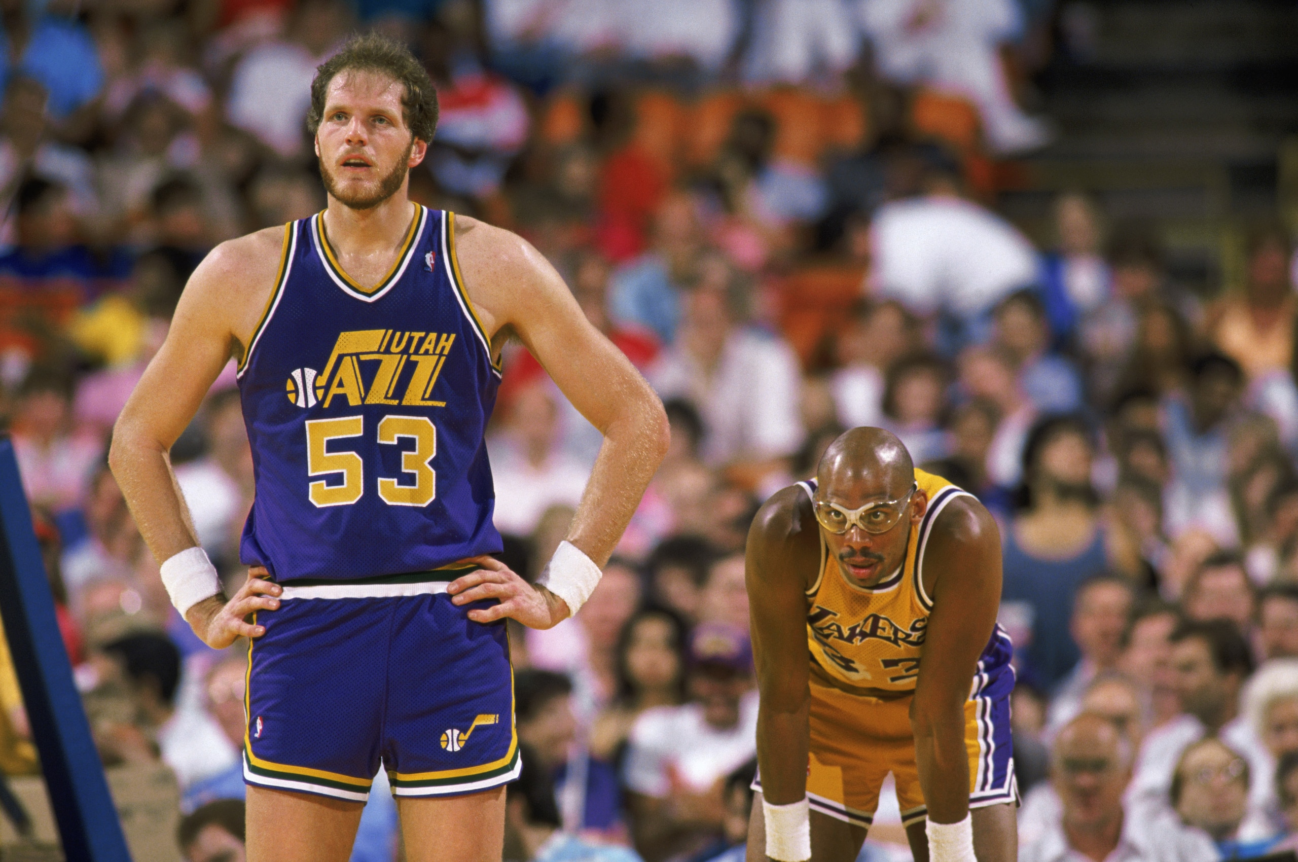 SALT LAKE CITY - 1989:  Mark Eaton #53 of the Utah Jazz stands next to Kareem Abdul-Jabbar #33 of the Los Angeles Lakers during an NBA game at The Salt Palace in Salt Lake City, Utah in 1989. (Photo by Mike Powell/Getty Images)
