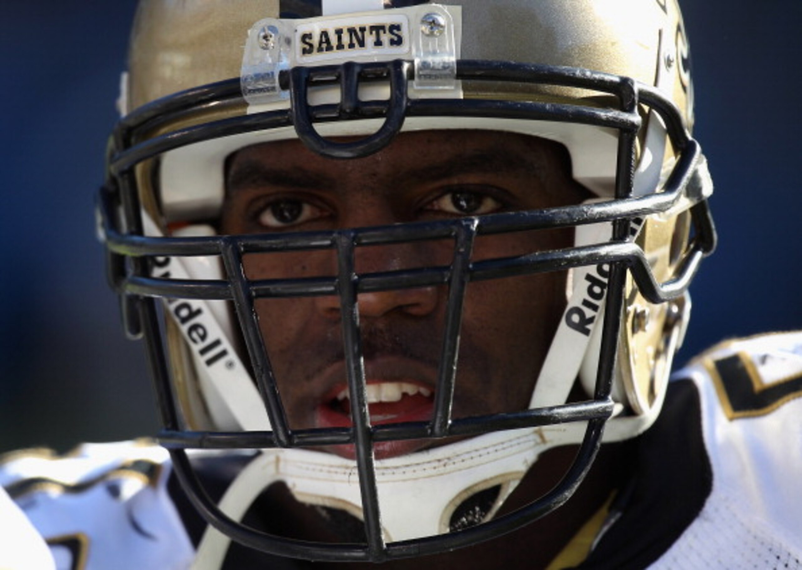 CHARLOTTE, NC - NOVEMBER 07:  Jonathan Vilma #51 of the New Orleans Saints against the Carolina Panthers during their game at Bank of America Stadium on November 7, 2010 in Charlotte, North Carolina.  (Photo by Streeter Lecka/Getty Images)