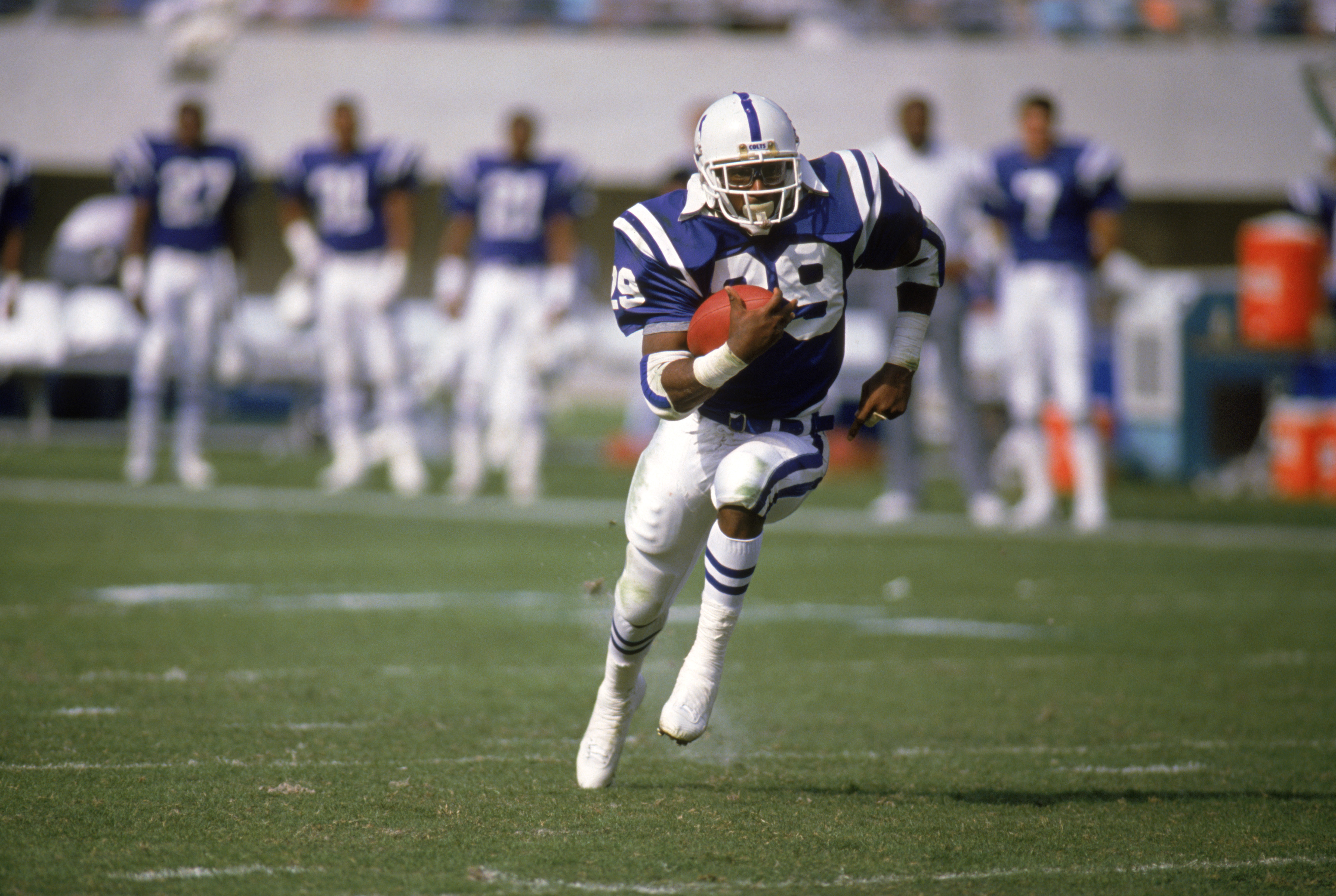 Eric Dickerson (29) of the Los Angeles Rams moves through Atlanta