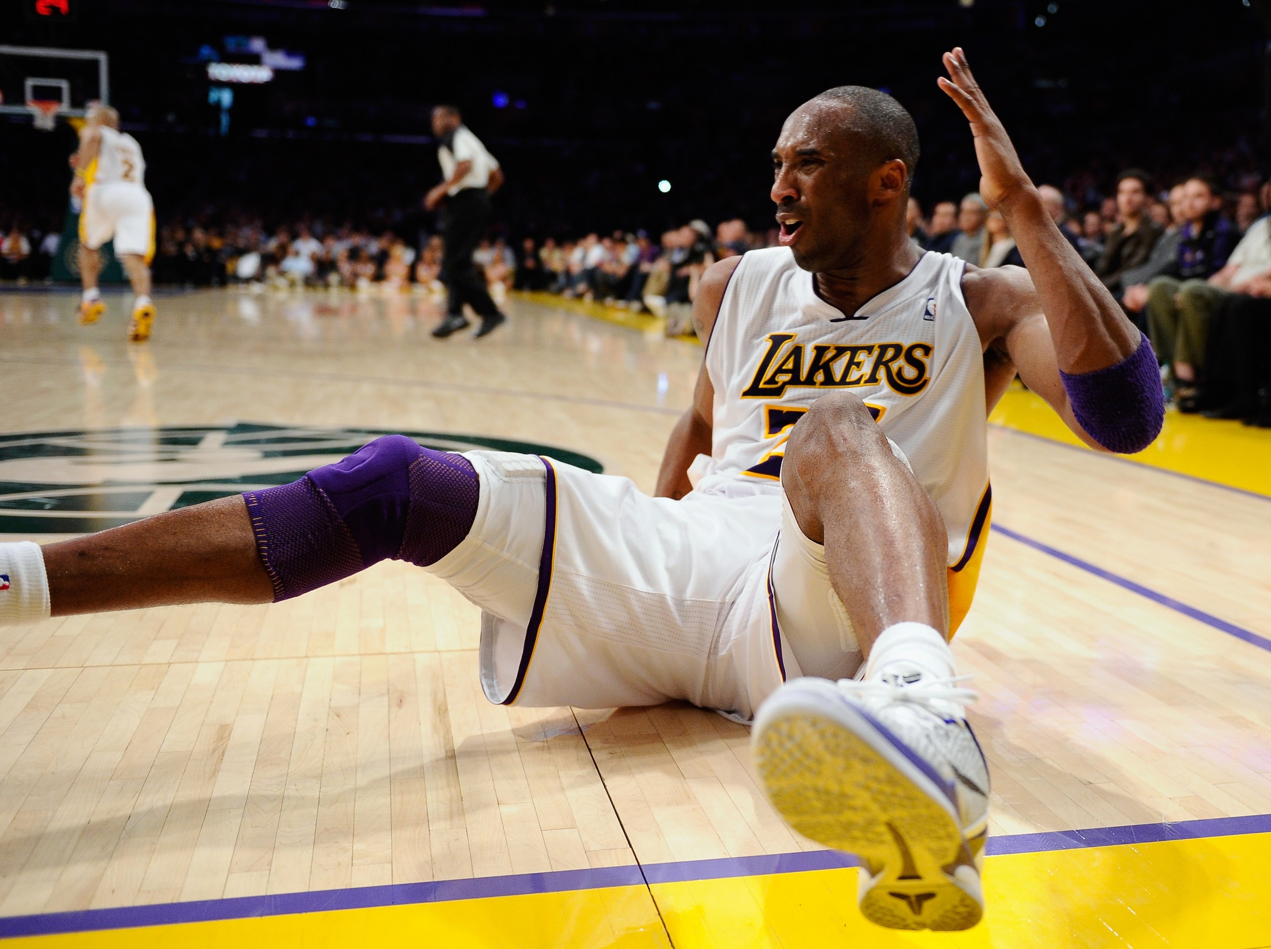 LOS ANGELES, CA - APRIL 03:  Kobe Bryant #24 of the Los Angeles Lakers reacts after missing a basket against the Denver Nuggets during the NBA basketball game at Staples Center on April 3, 2011 in Los Angeles, California. NOTE TO USER: User expressly ackn