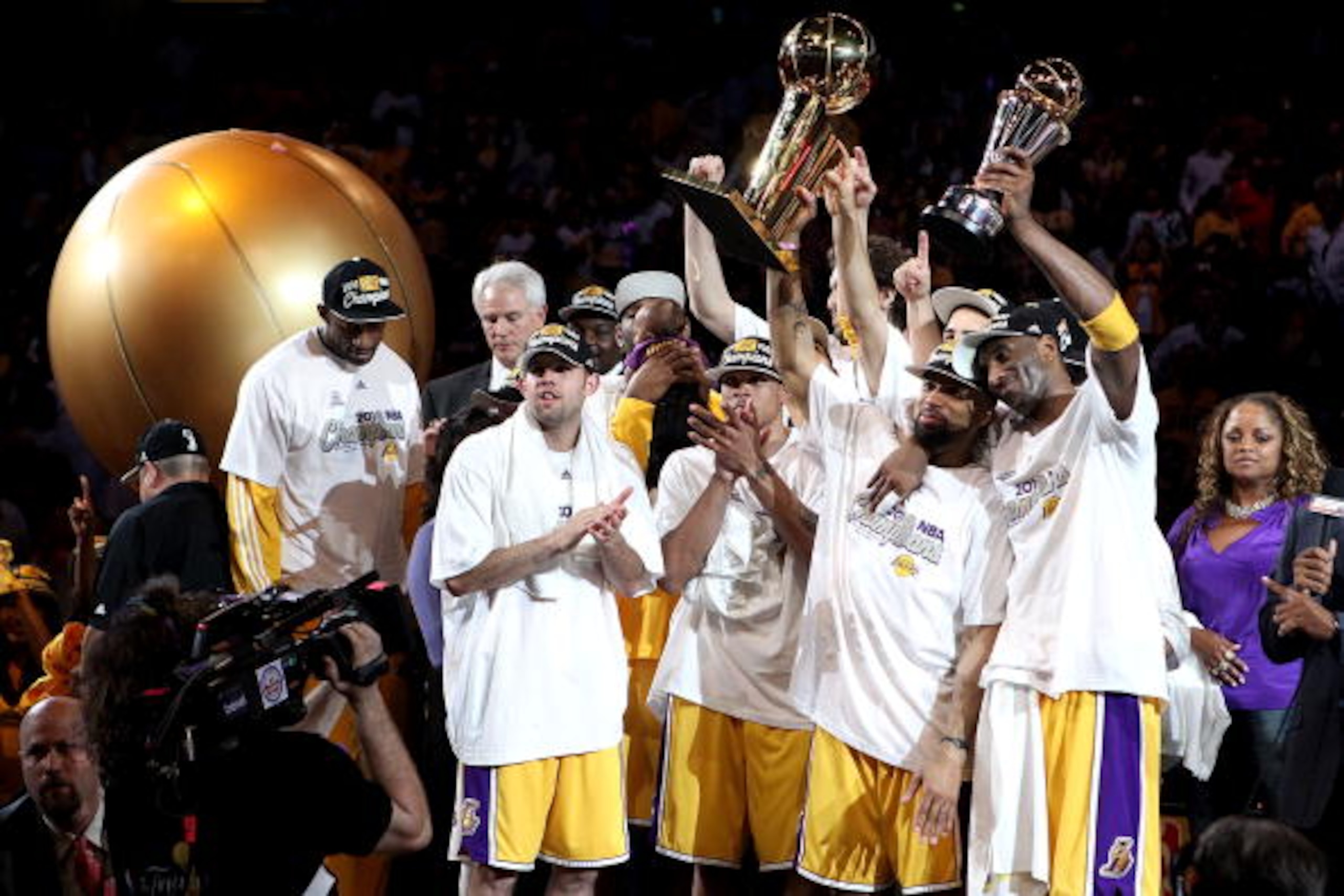 LOS ANGELES, CA - JUNE 17:  Derek Fisher #2 and Kobe Bryant #24 of the Los Angeles Lakers hold up the Larry O'Brien trophy and the MVP trophy after the Lakers defeated the Boston Celtics in Game Seven of the 2010 NBA Finals at Staples Center on June 17, 2