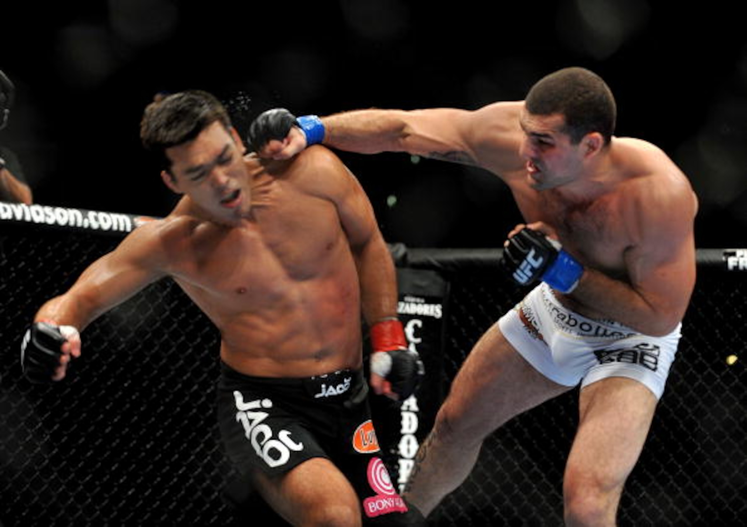 LOS ANGELES, CA - OCTOBER 24: UFC Light Heavyweight Champion Lyoto Machida (R) battles with UFC Light Heavyweight challenger Mauricio Rua (L) during their title fight at UFC 104 at Staples Center on October 24, 2009 in Los Angeles, California. (Photo by LOS ANGELES, CA - OCTOBER 24: UFC Light Heavyweight Champion Lyoto Machida (R) battles with UFC Light Heavyweight challenger Mauricio Rua (L) during their title fight at UFC 104 at Staples Center on October 24, 2009 in Los Angeles, California. (Photo by